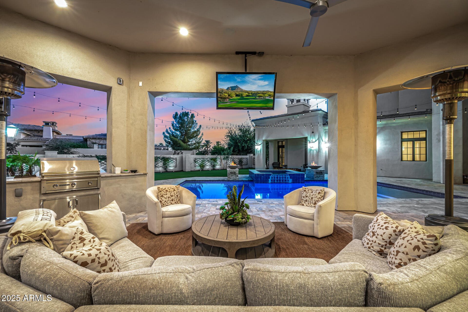 577 W HORSESHOE Place