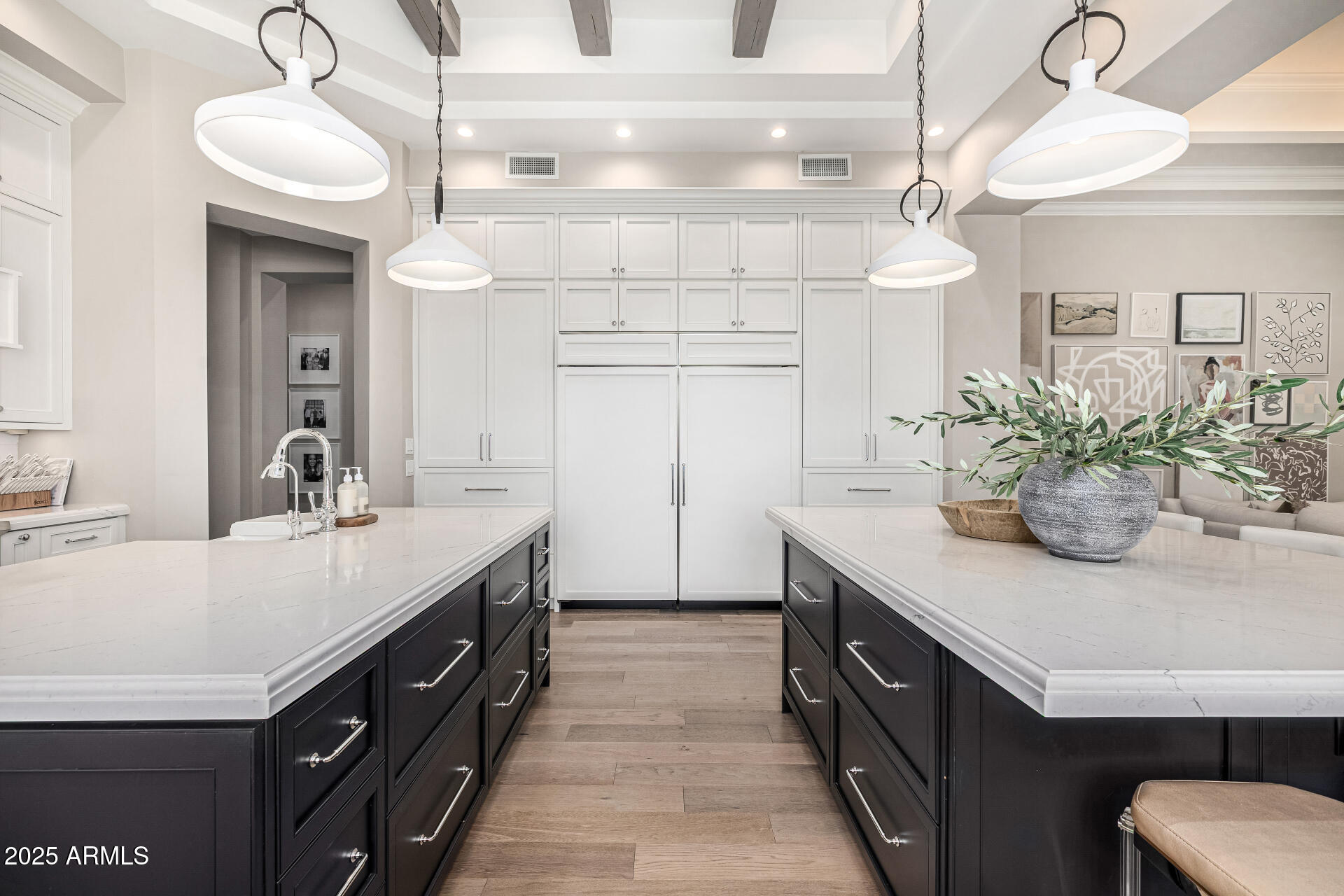 577 W HORSESHOE Place