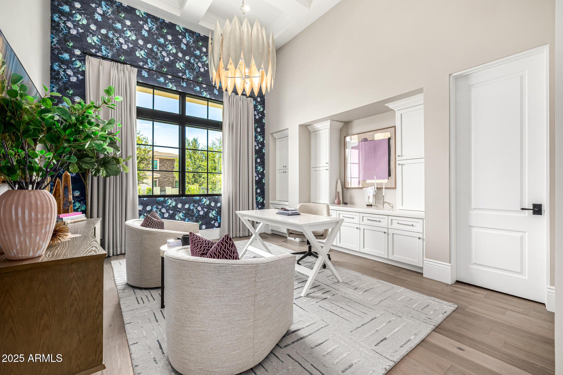 577 W HORSESHOE Place