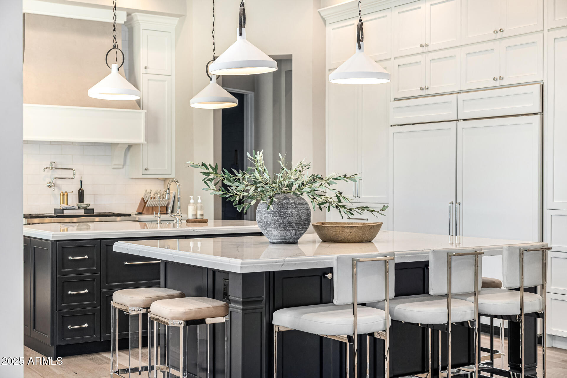 577 W HORSESHOE Place