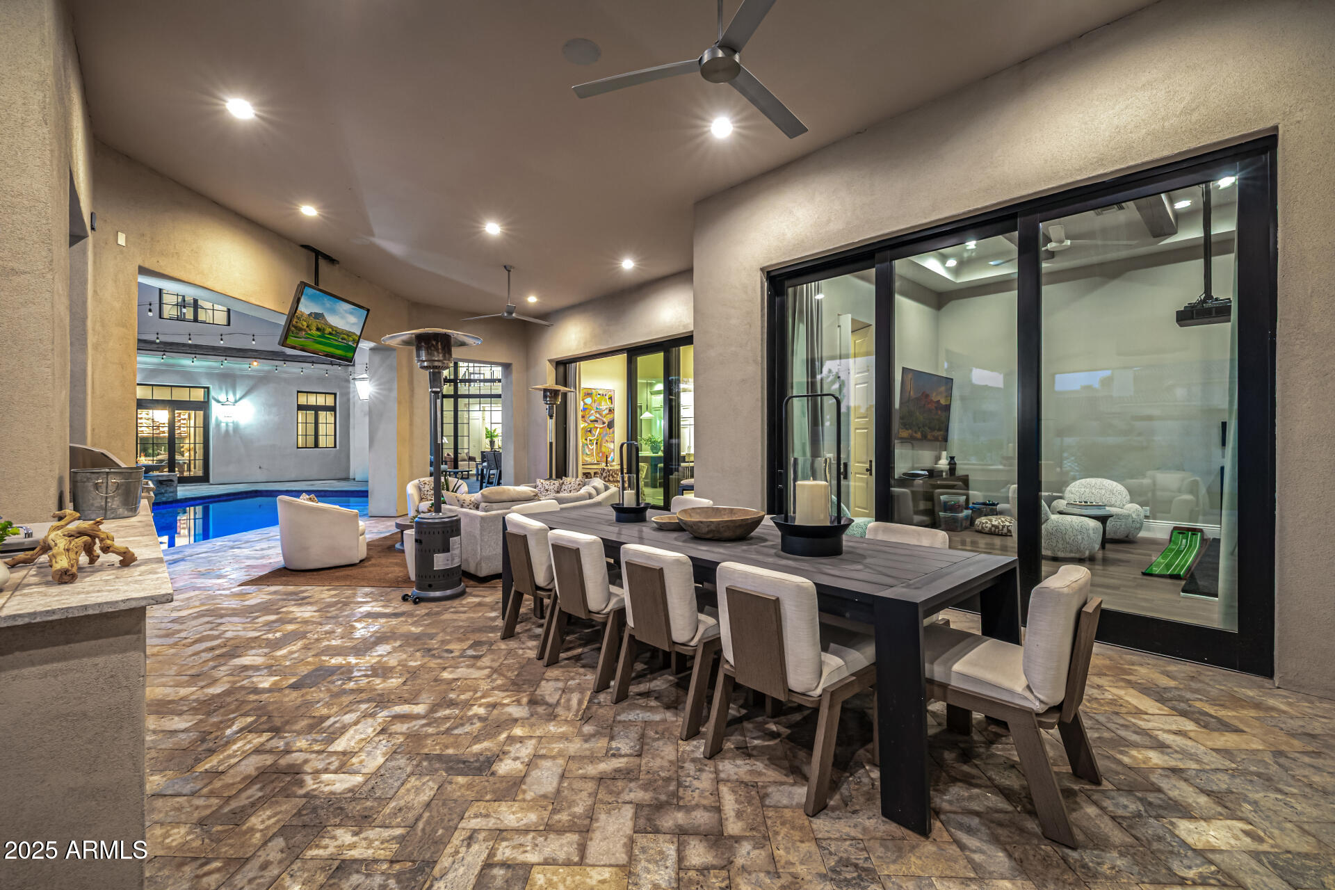 577 W HORSESHOE Place