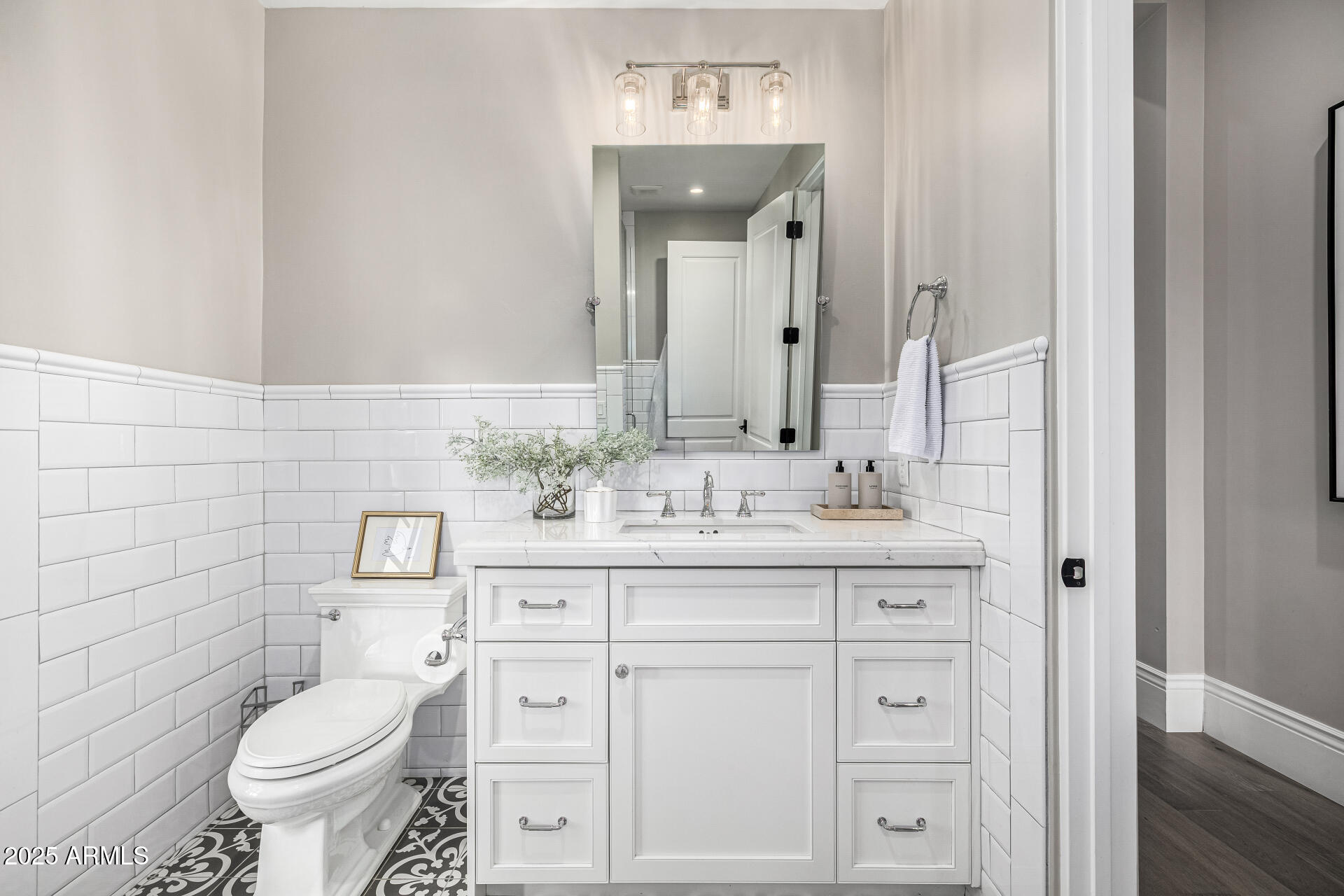 577 W HORSESHOE Place