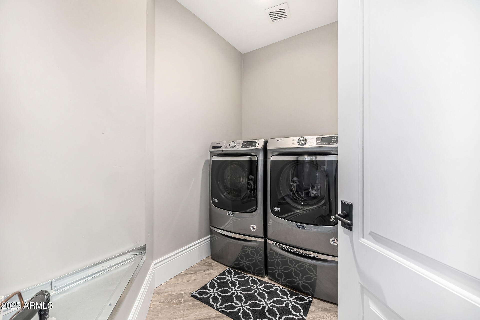 577 W HORSESHOE Place