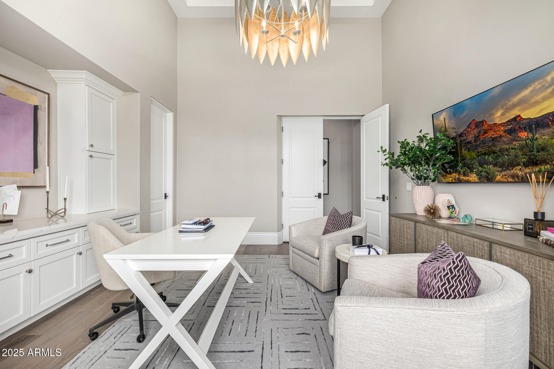 577 W HORSESHOE Place