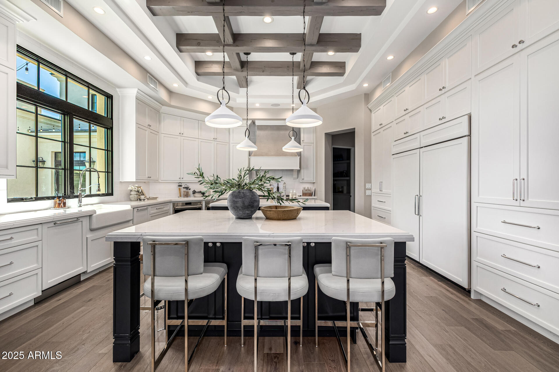 577 W HORSESHOE Place