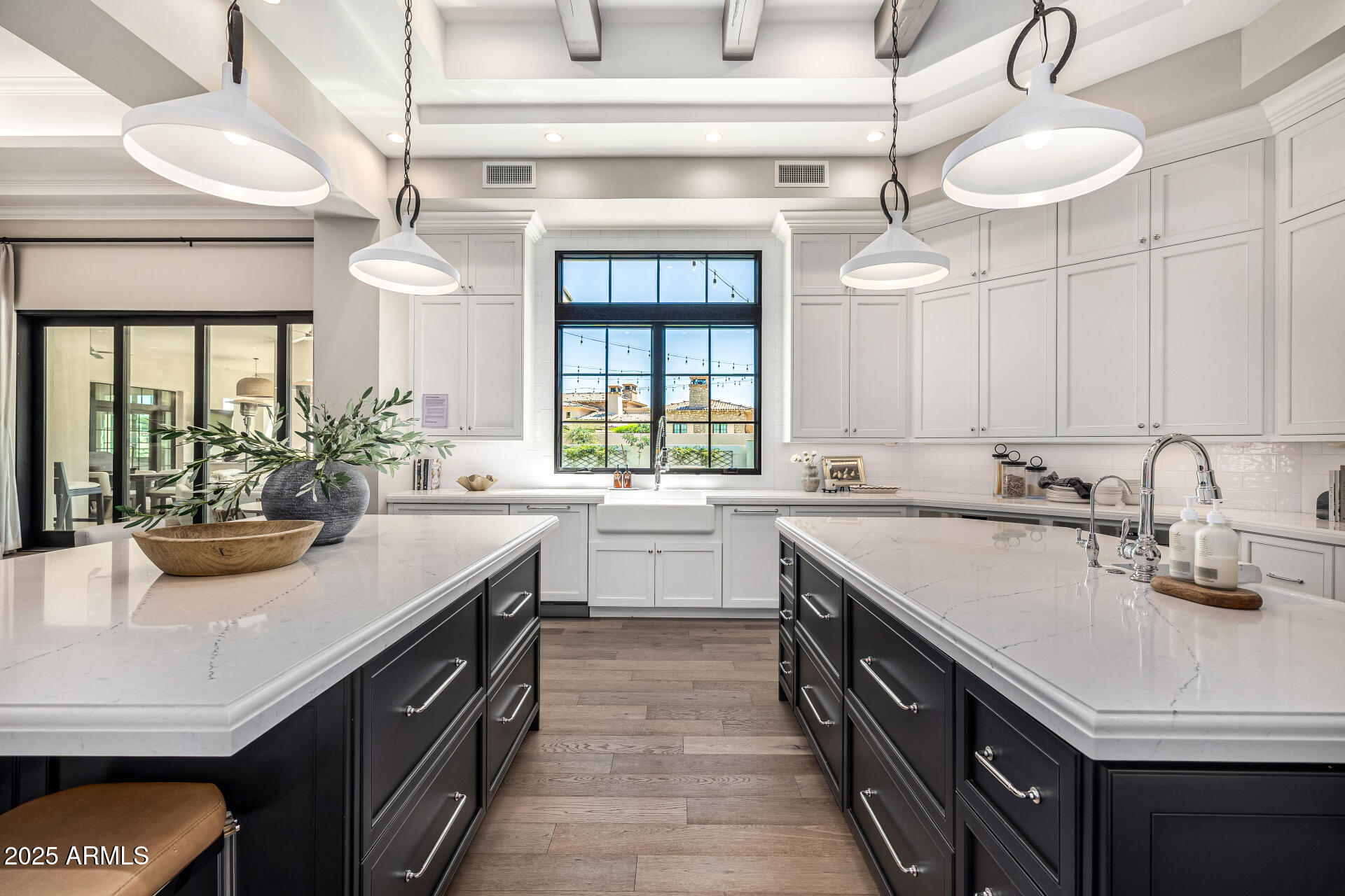 577 W HORSESHOE Place