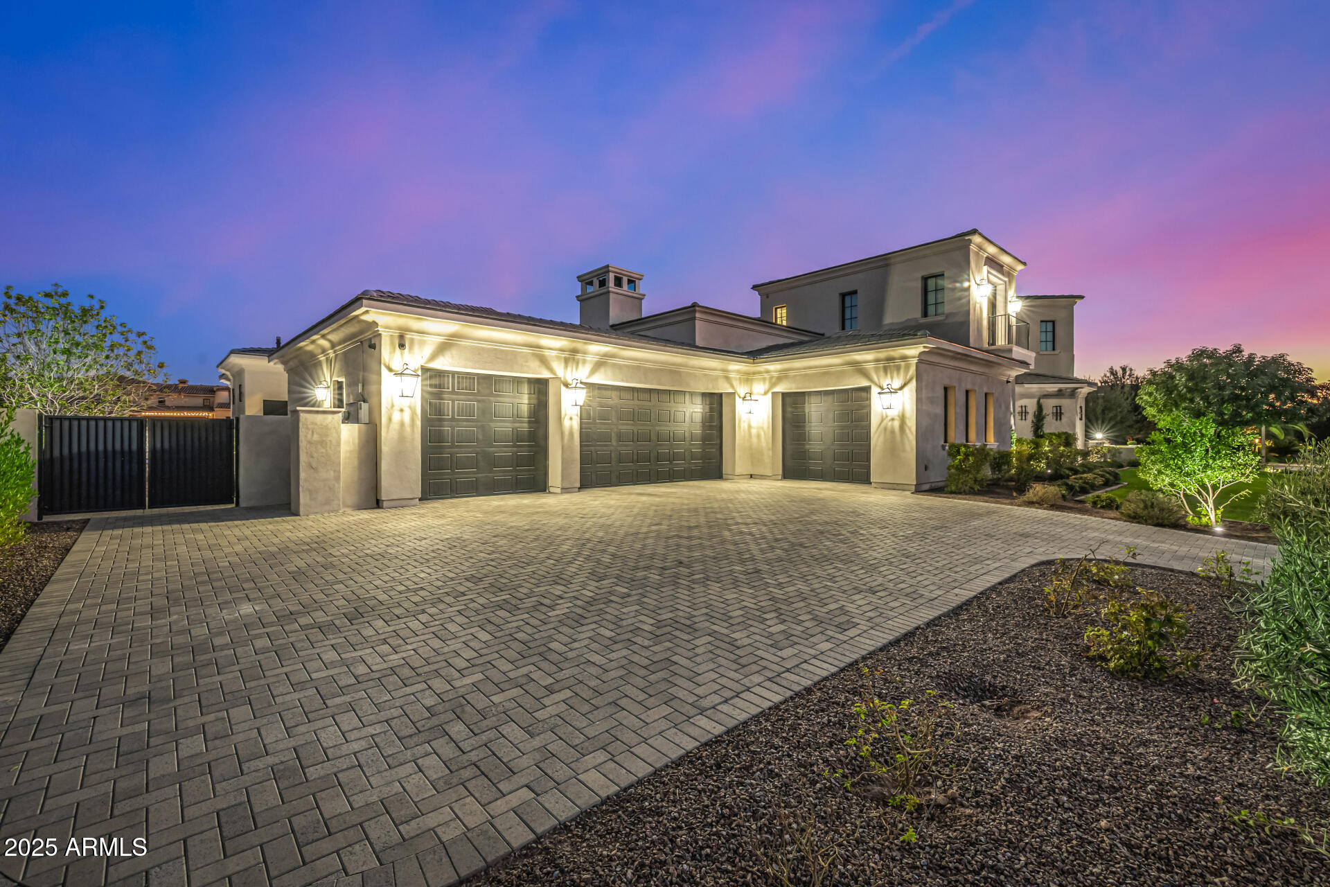 577 W HORSESHOE Place