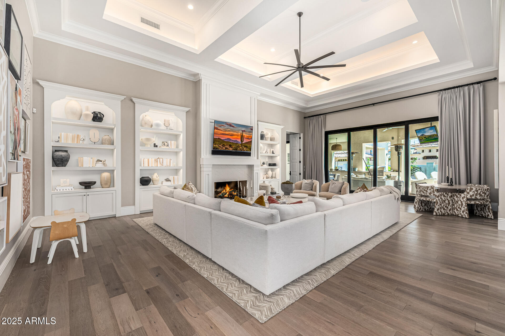 577 W HORSESHOE Place