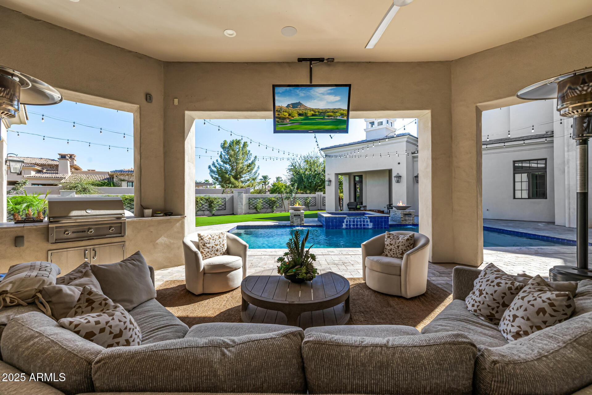 577 W HORSESHOE Place