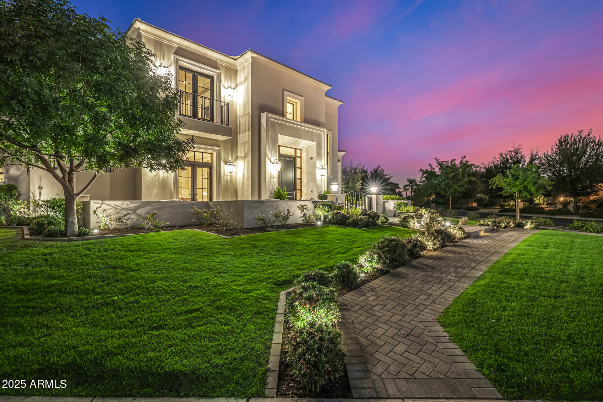 577 W HORSESHOE Place