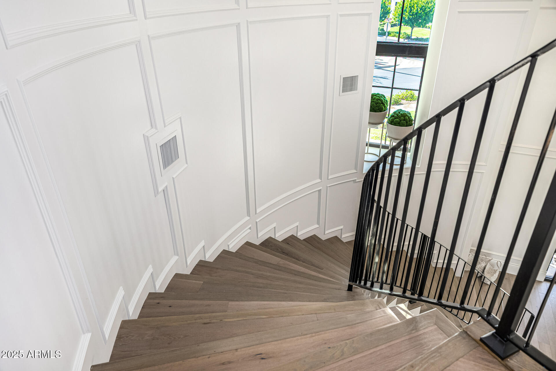 577 W HORSESHOE Place