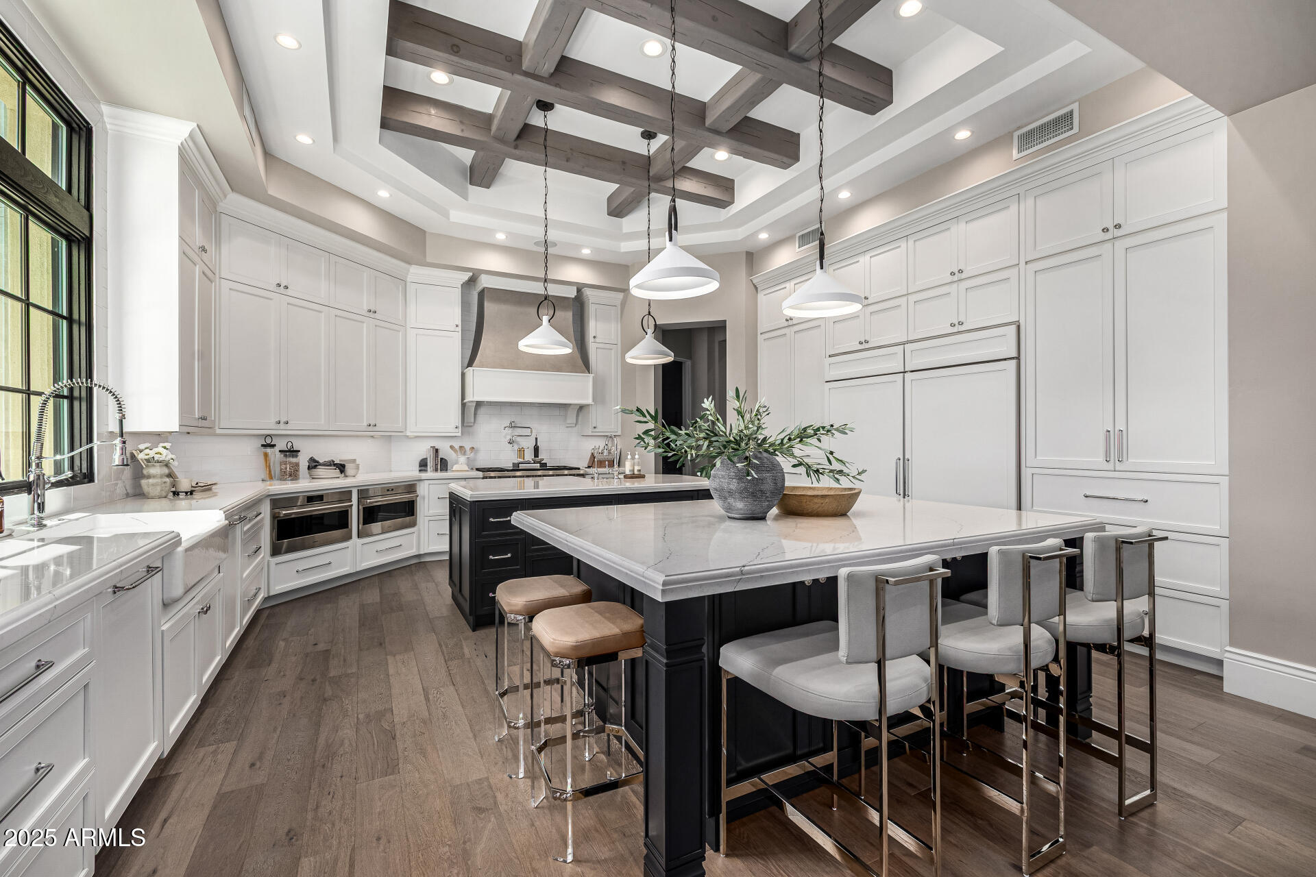 577 W HORSESHOE Place