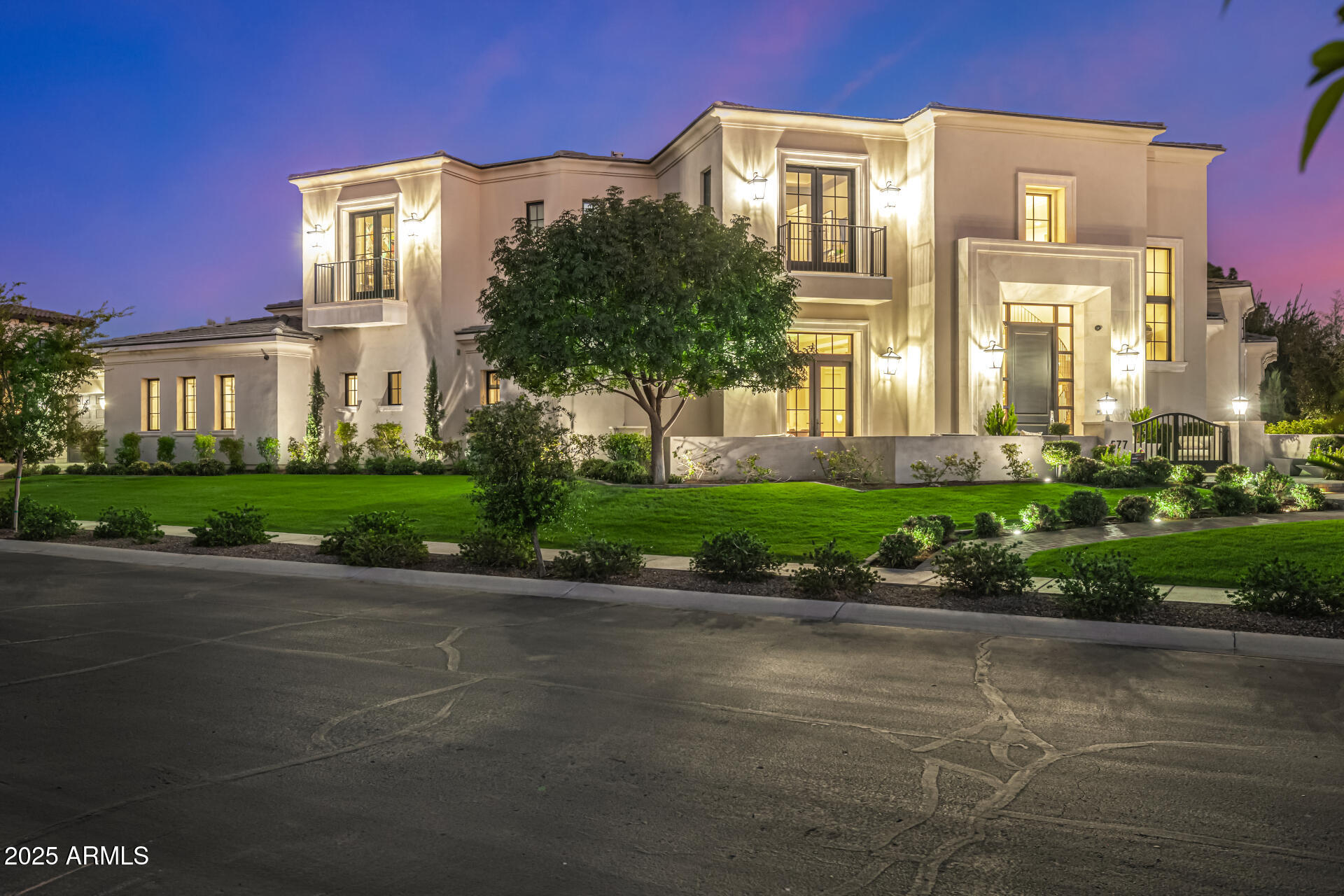 577 W HORSESHOE Place