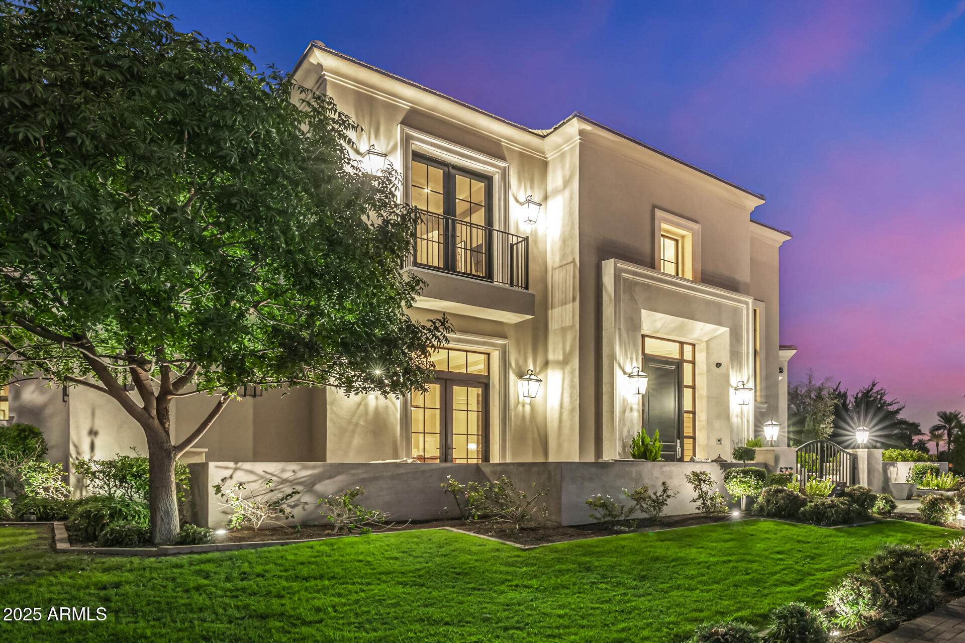 577 W HORSESHOE Place