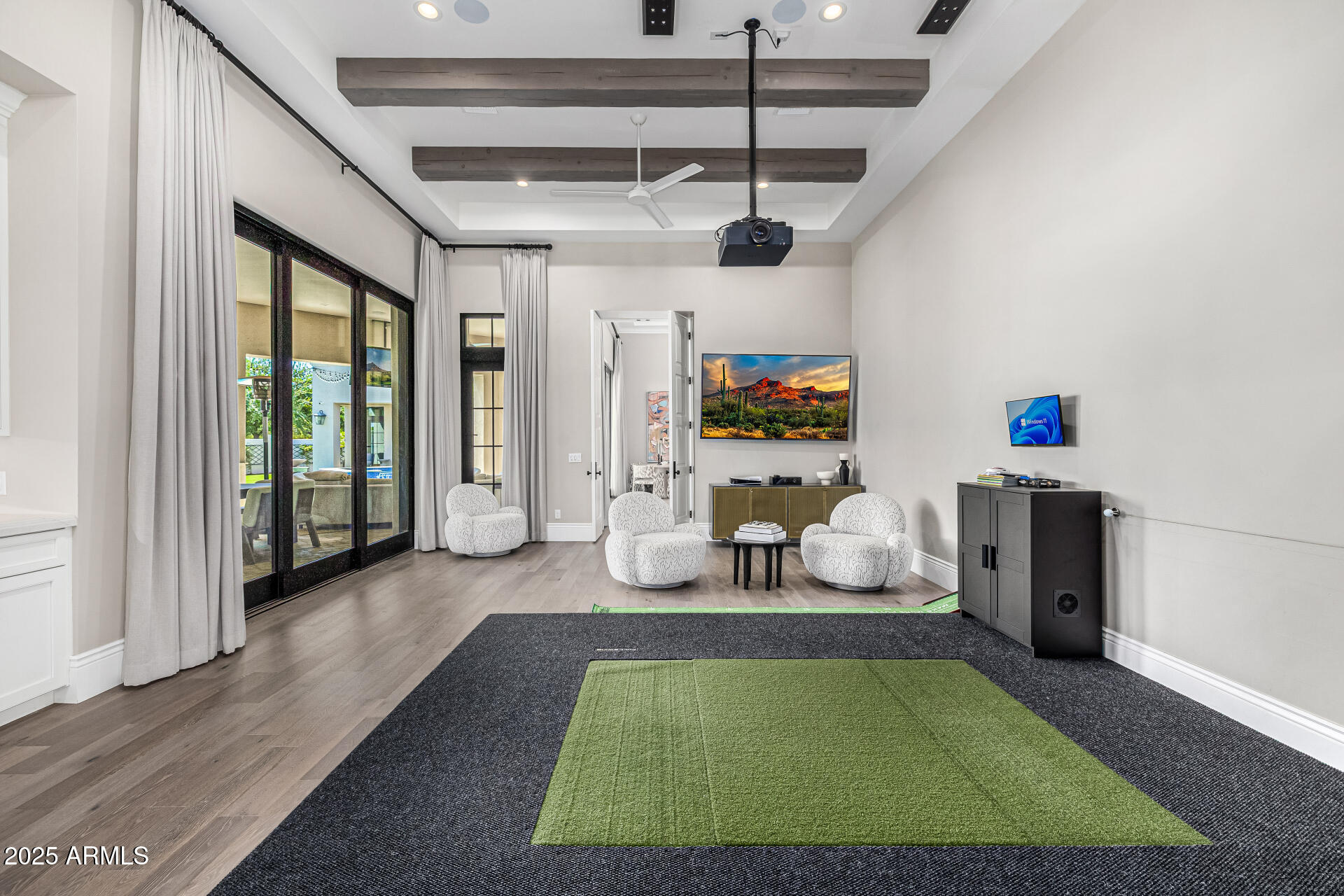 577 W HORSESHOE Place