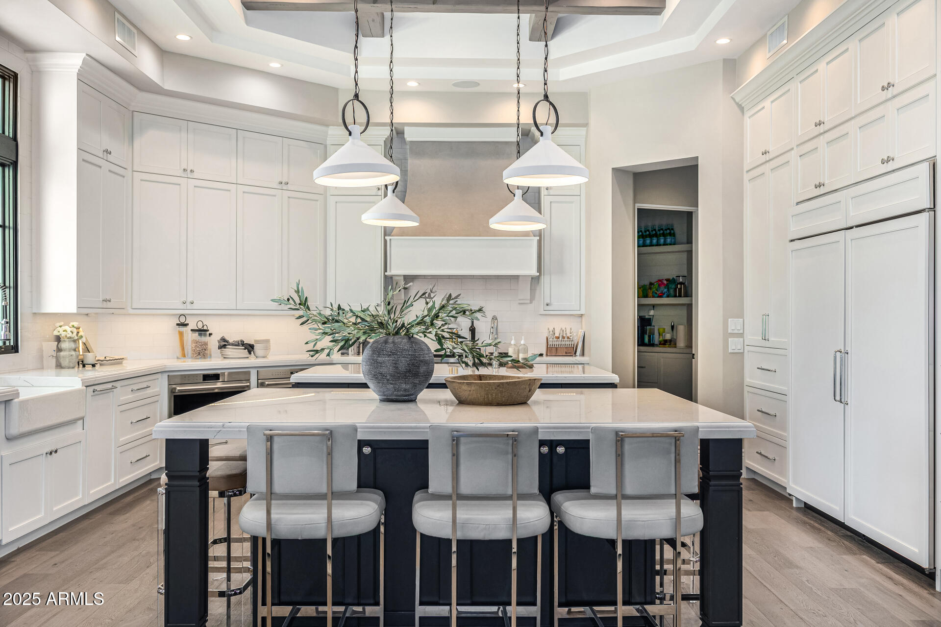 577 W HORSESHOE Place