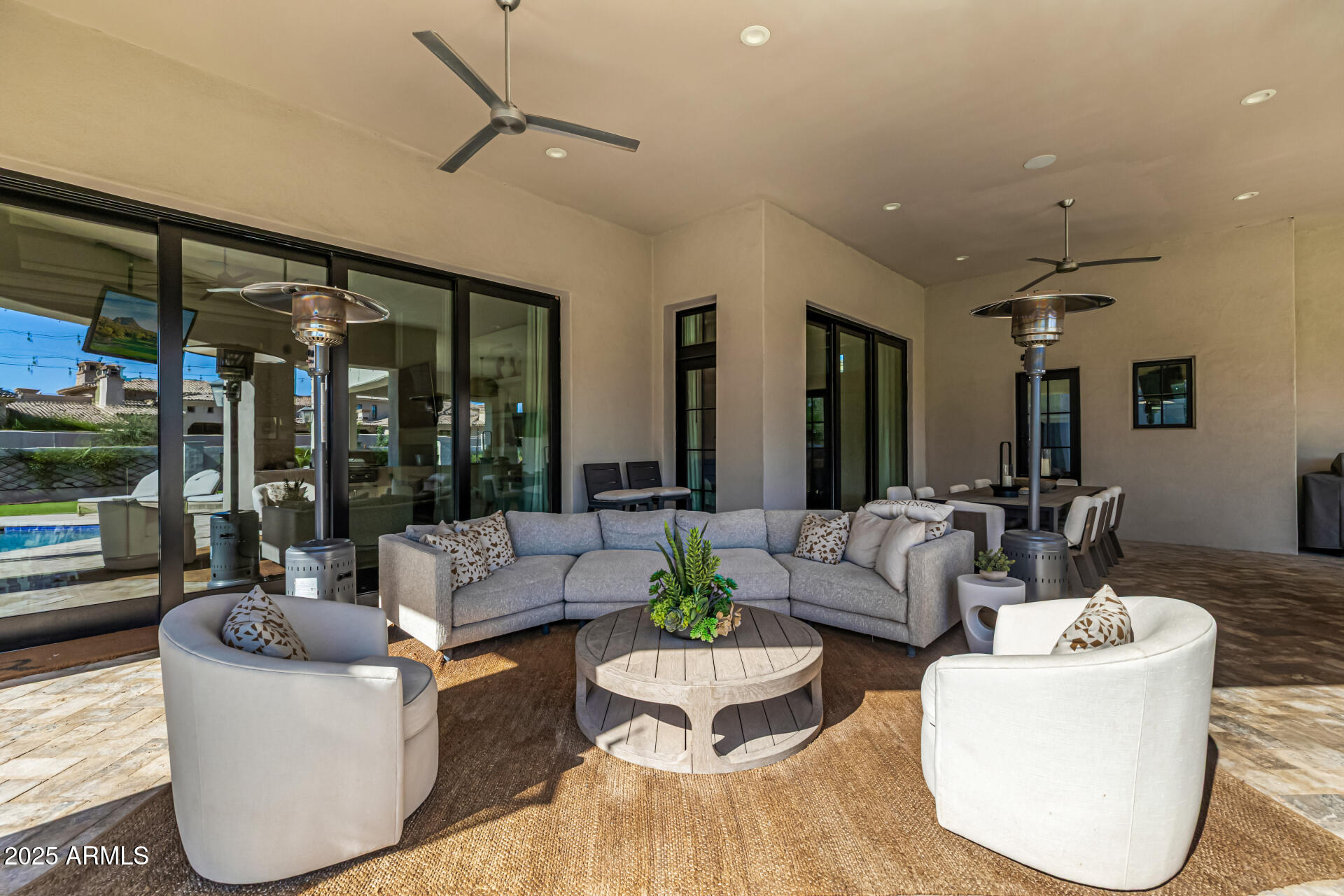 577 W HORSESHOE Place