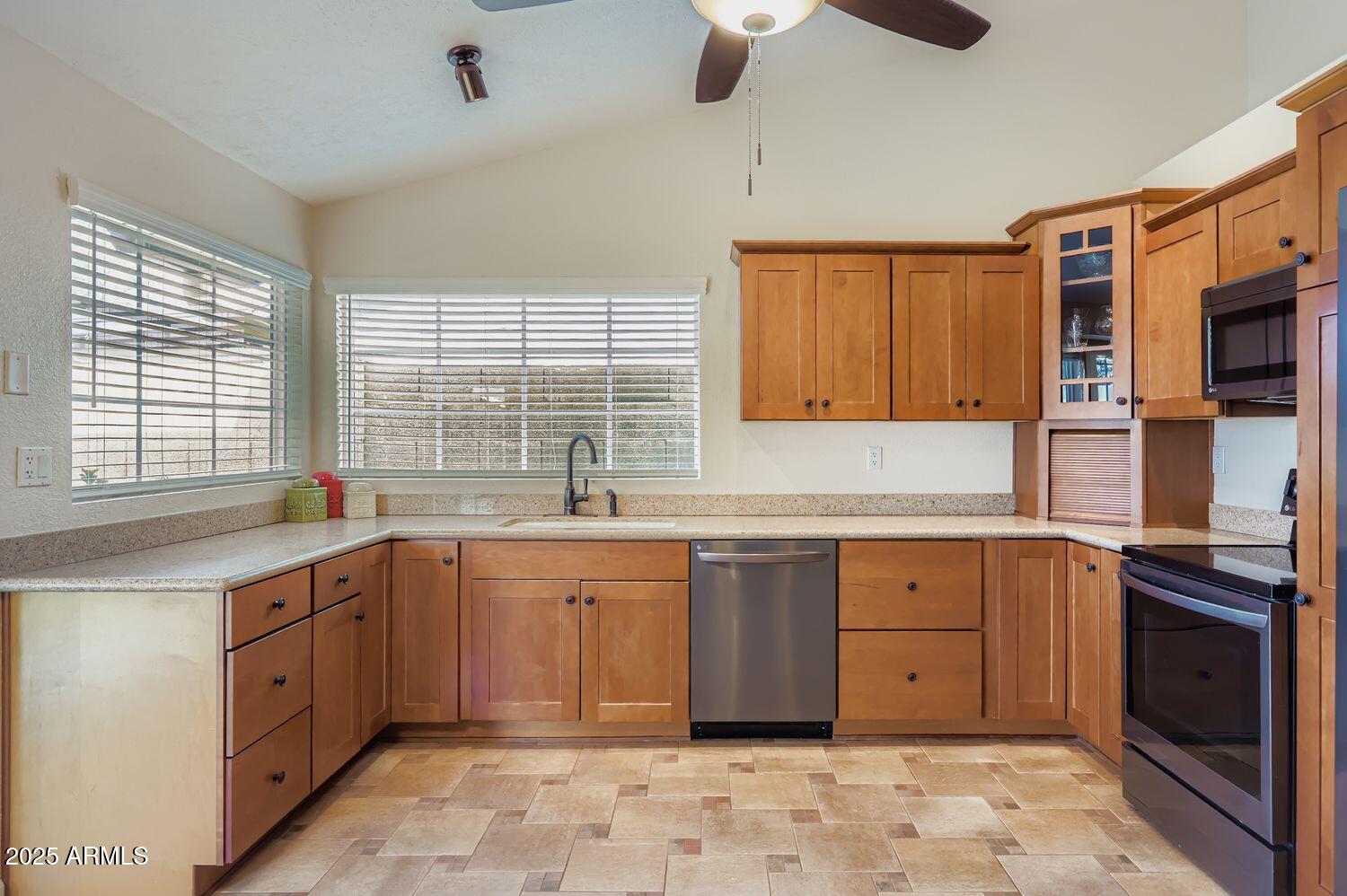 250 W PIUTE Avenue