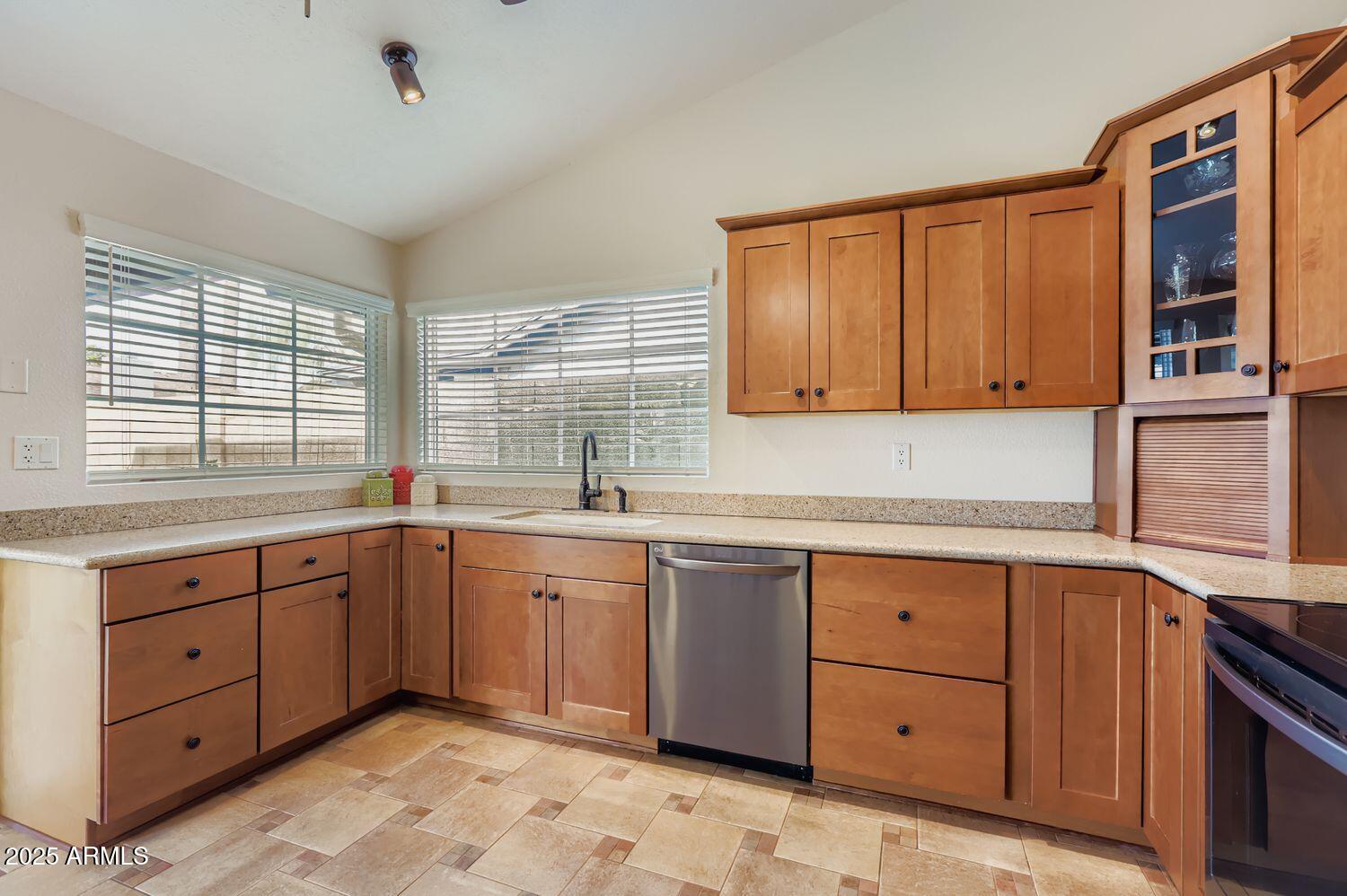 250 W PIUTE Avenue