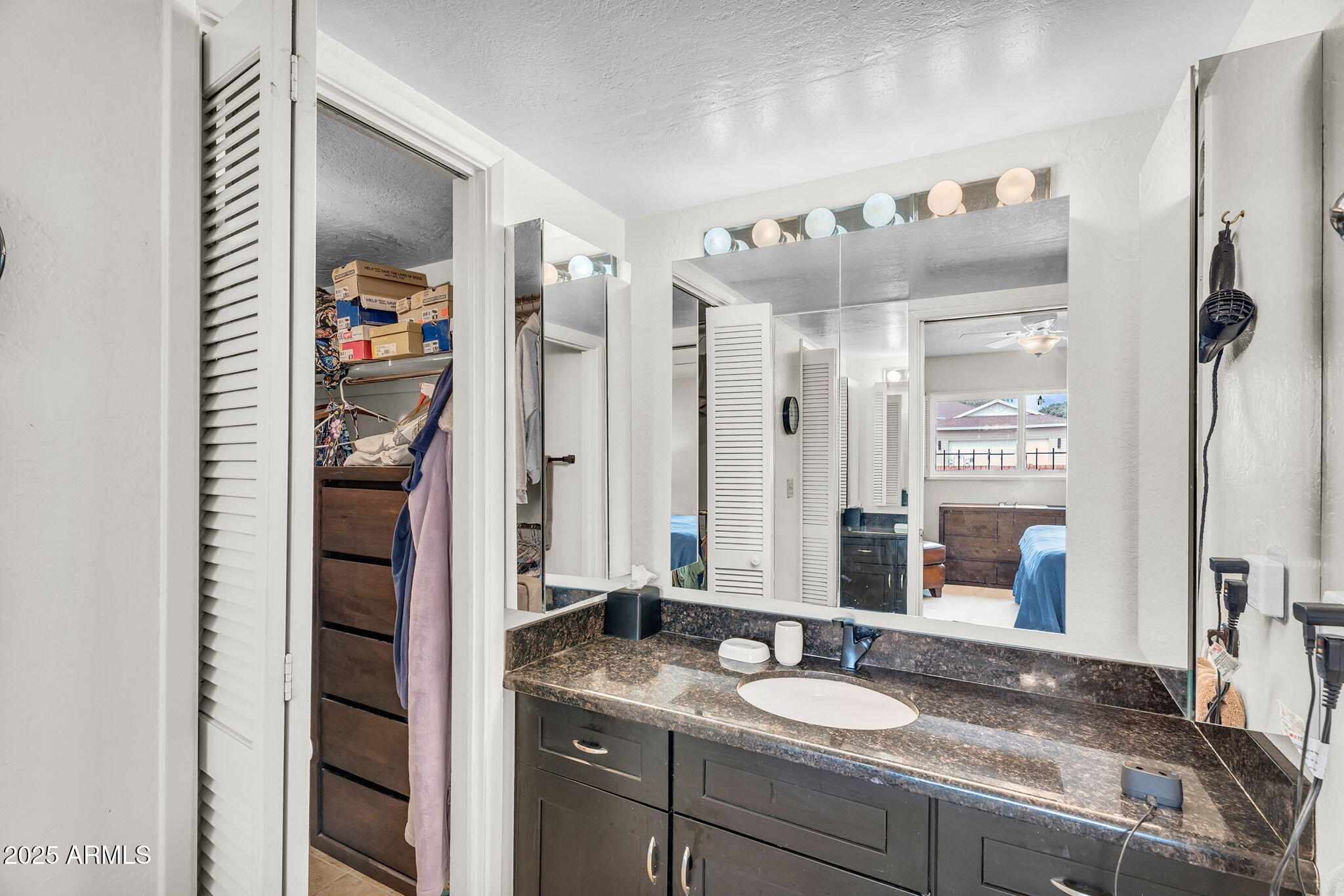 1515 W PALMAIRE Avenue