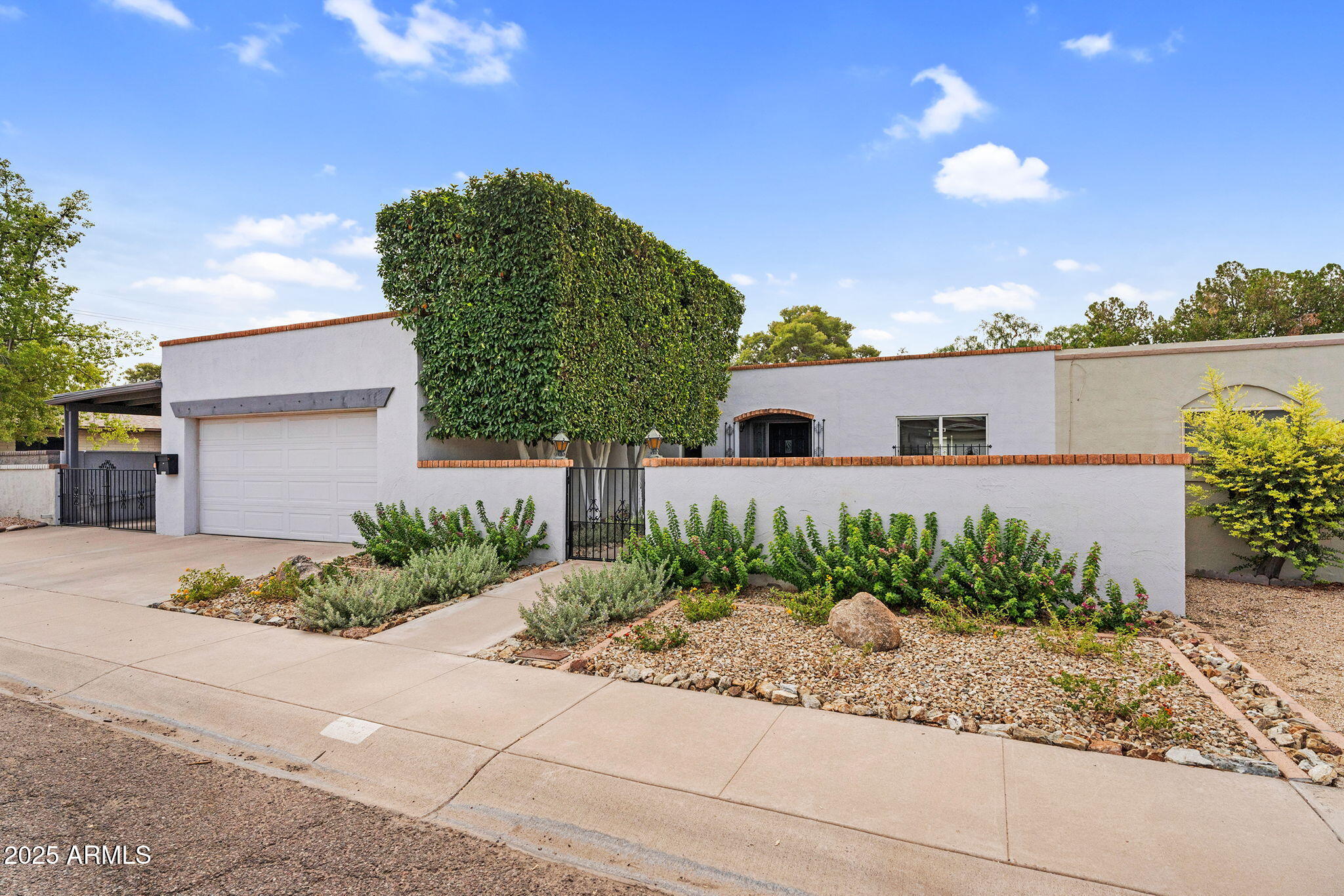 1515 W PALMAIRE Avenue