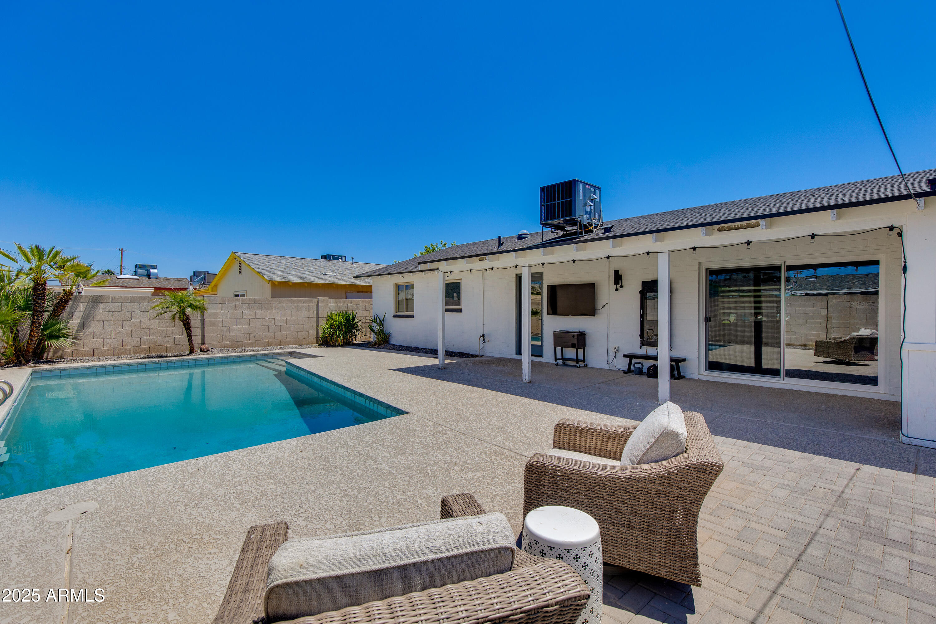 8024 E HUBBELL Street