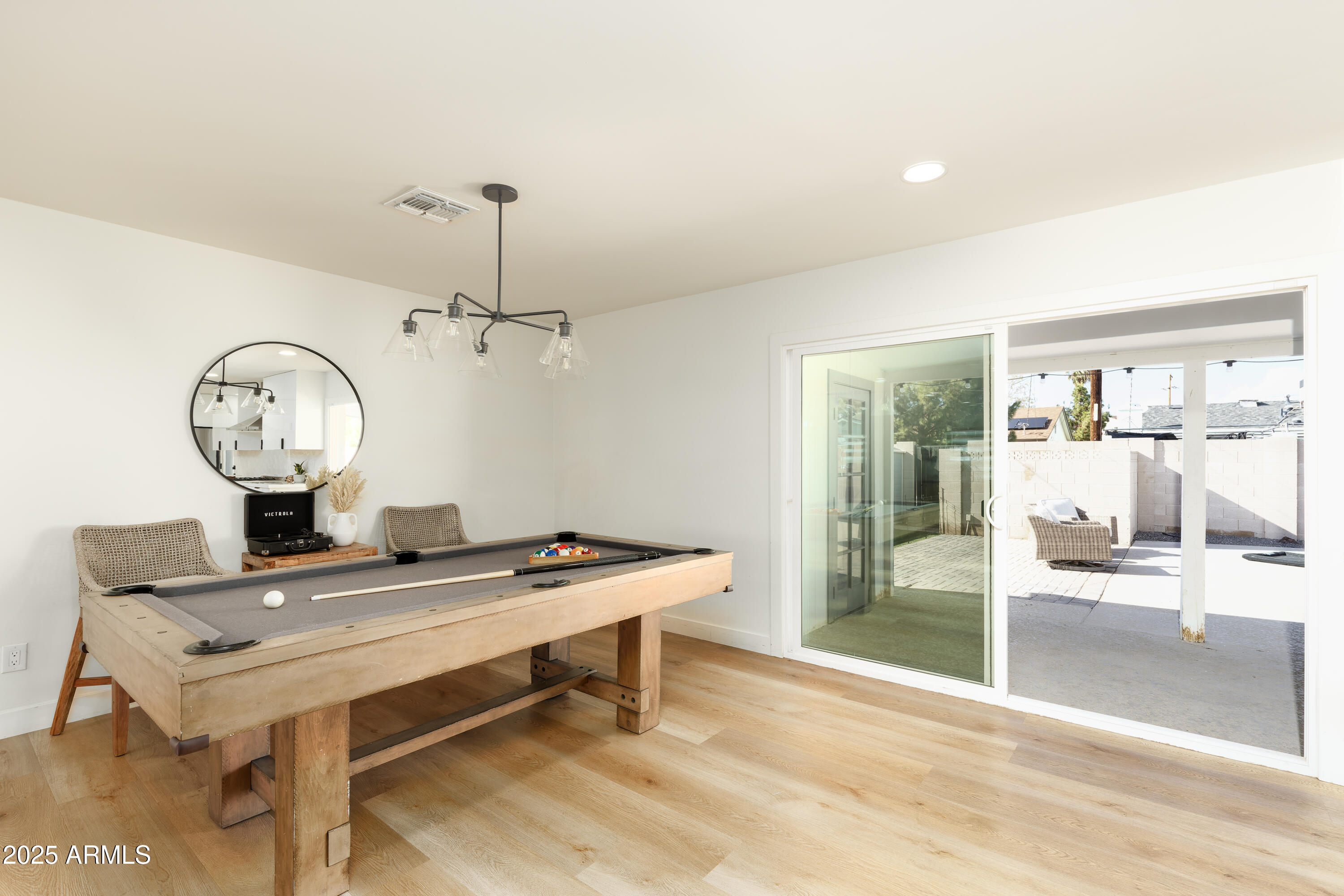 8024 E HUBBELL Street