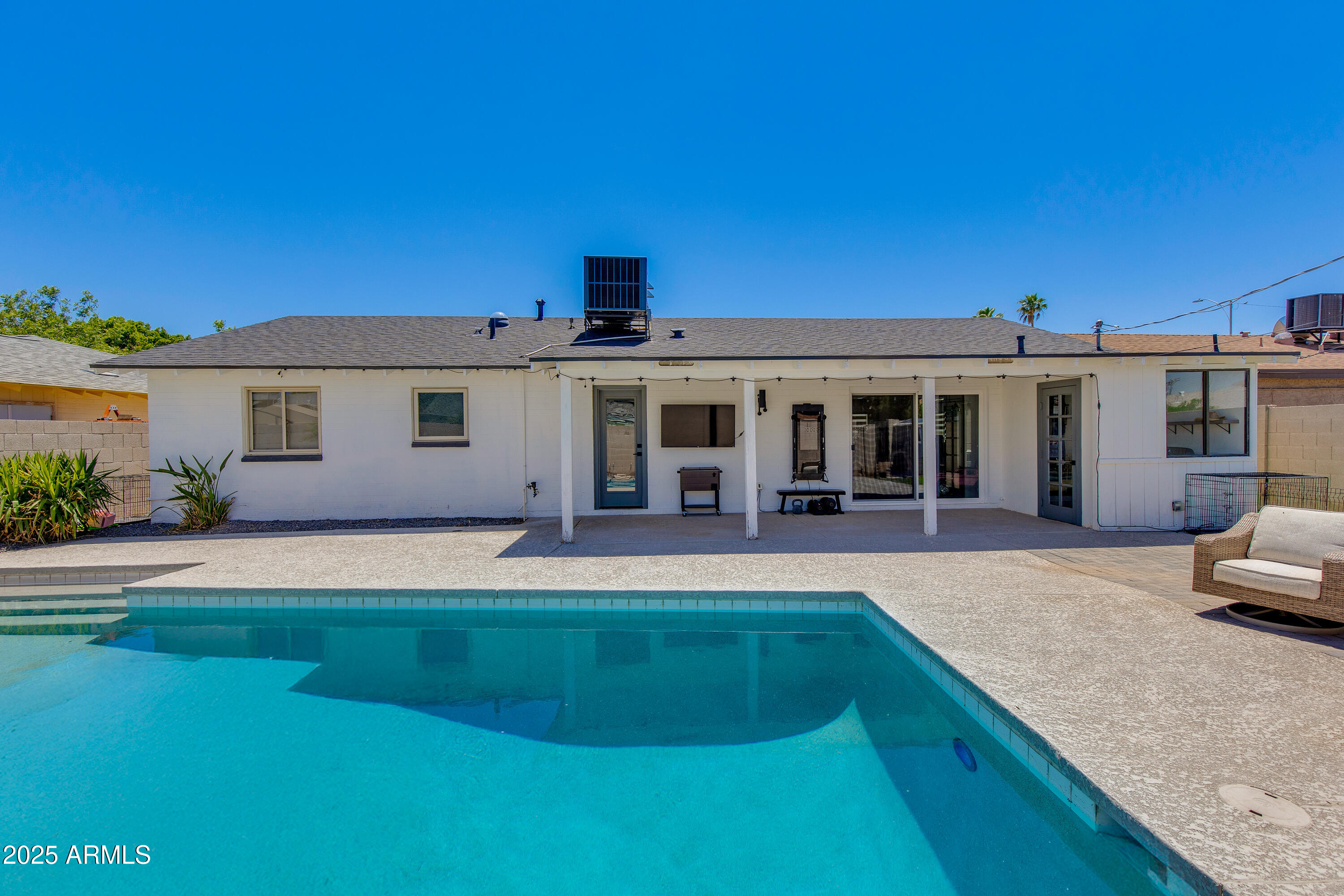 8024 E HUBBELL Street