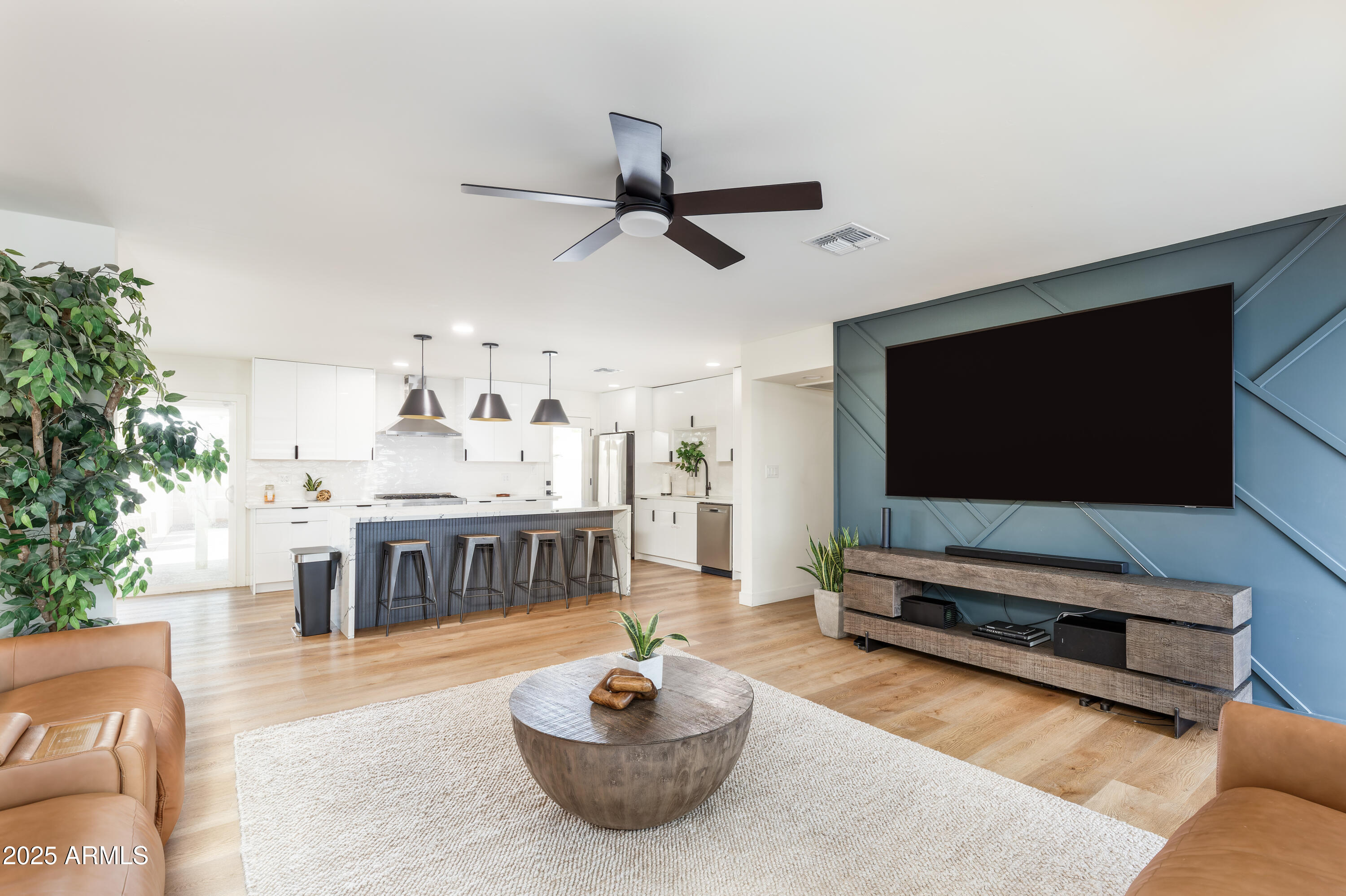 8024 E HUBBELL Street