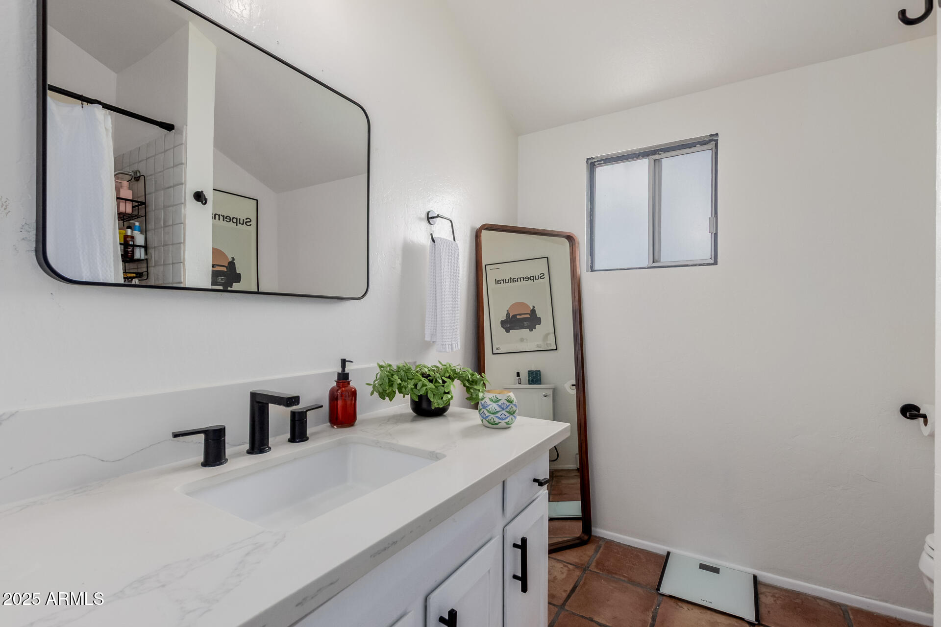 1175 E BELMONT Avenue