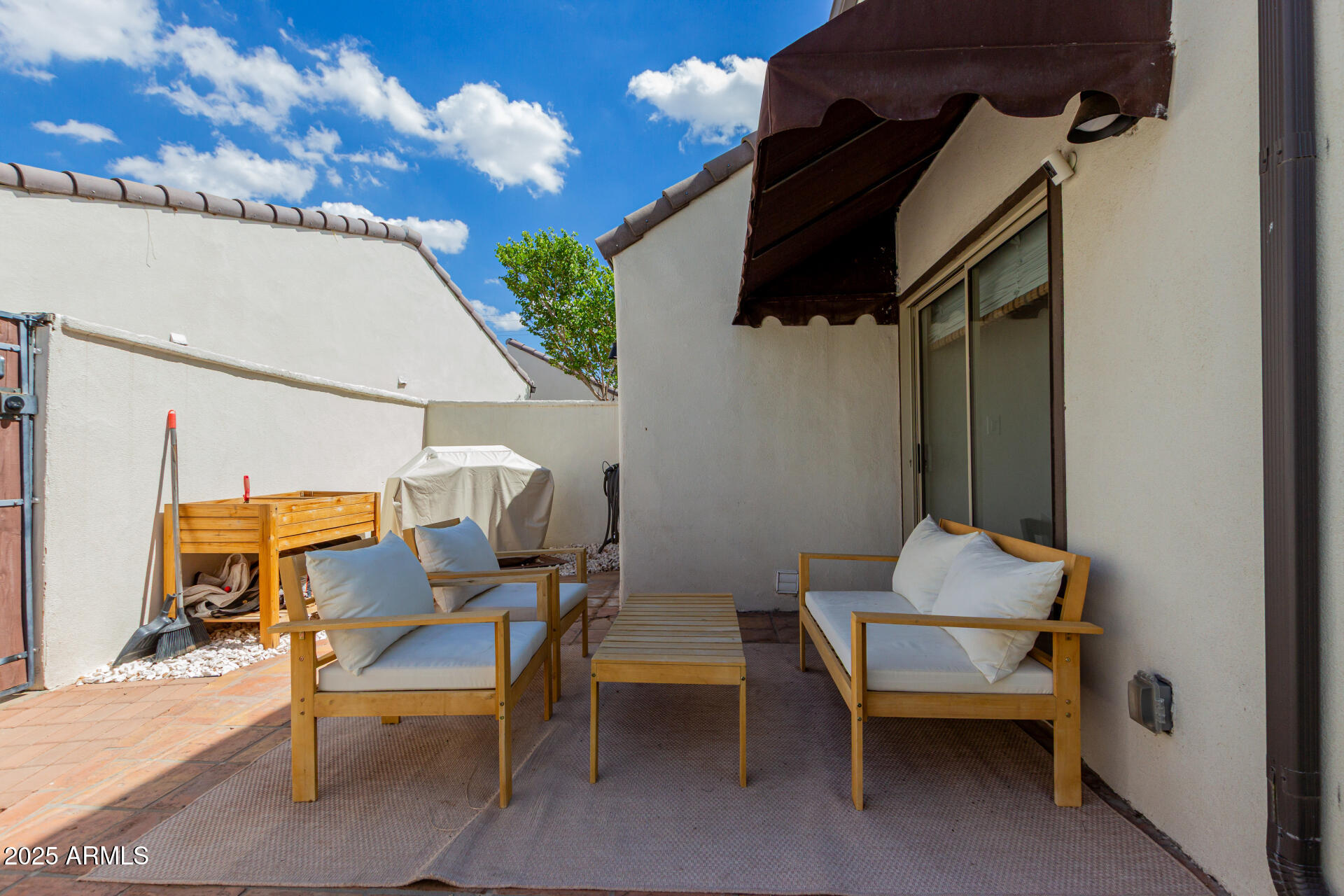 1175 E BELMONT Avenue