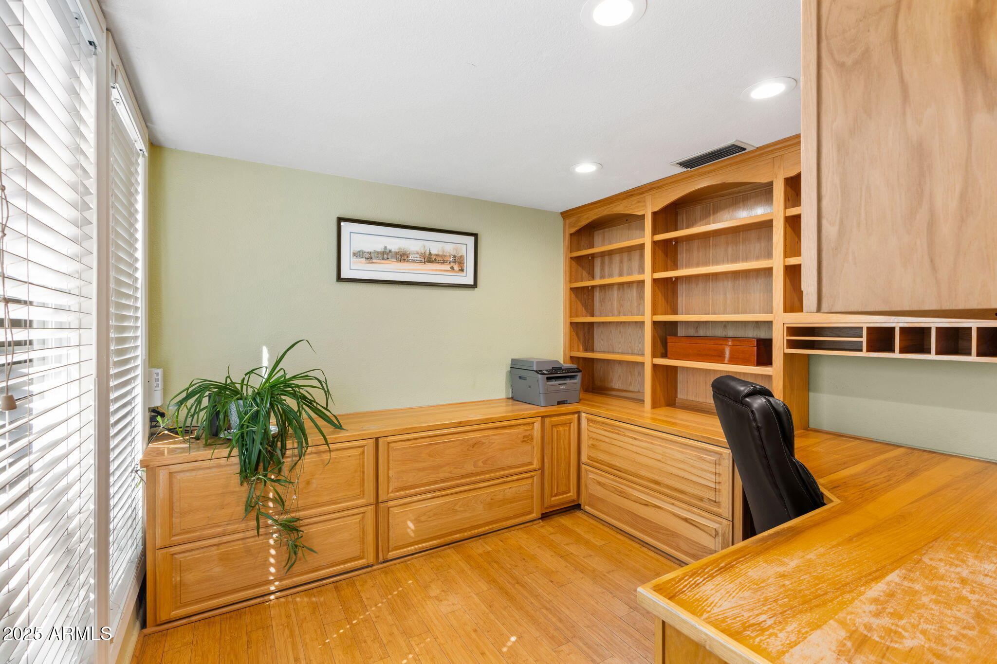 3302 E MALAPAI Drive