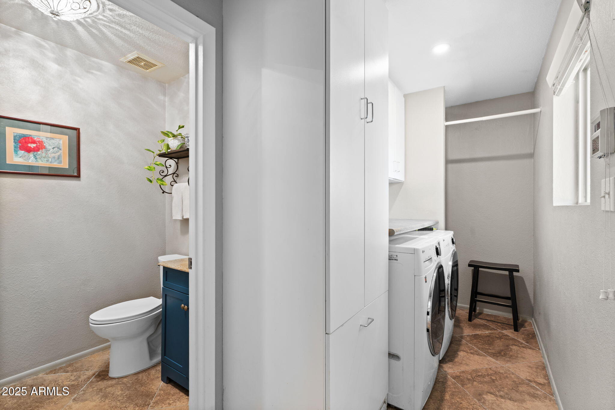 3302 E MALAPAI Drive