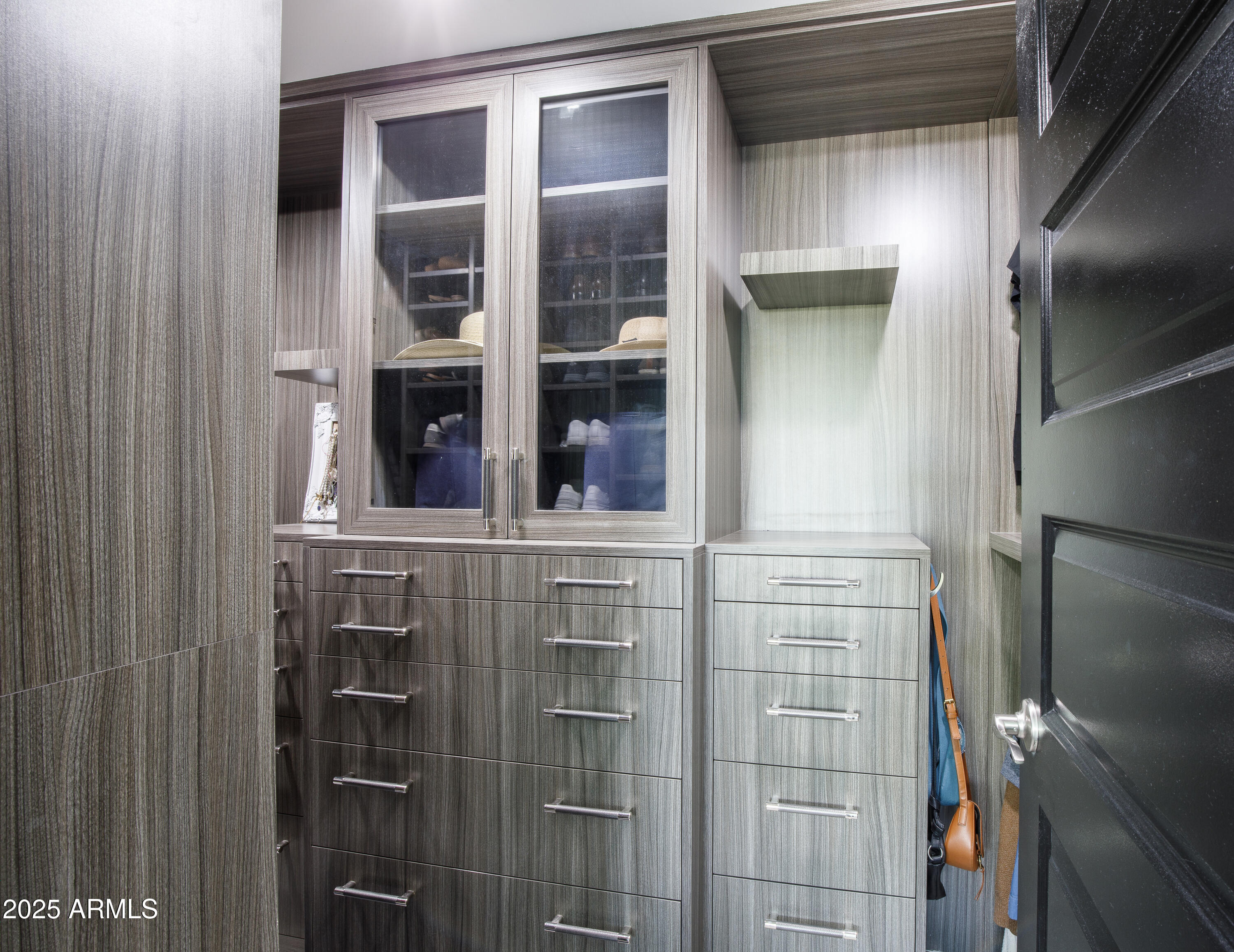 1218 E CLARENDON Avenue