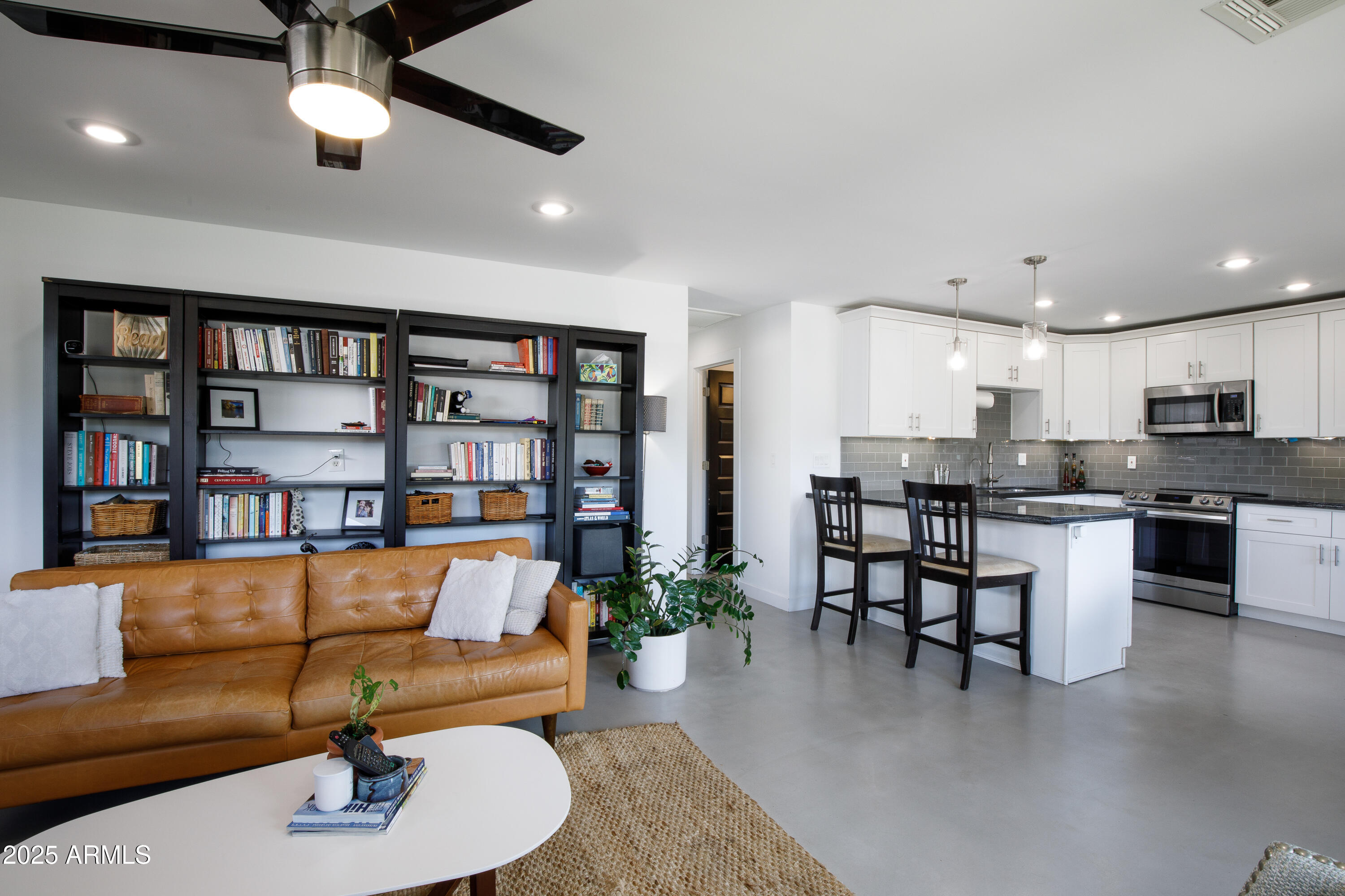 1218 E CLARENDON Avenue