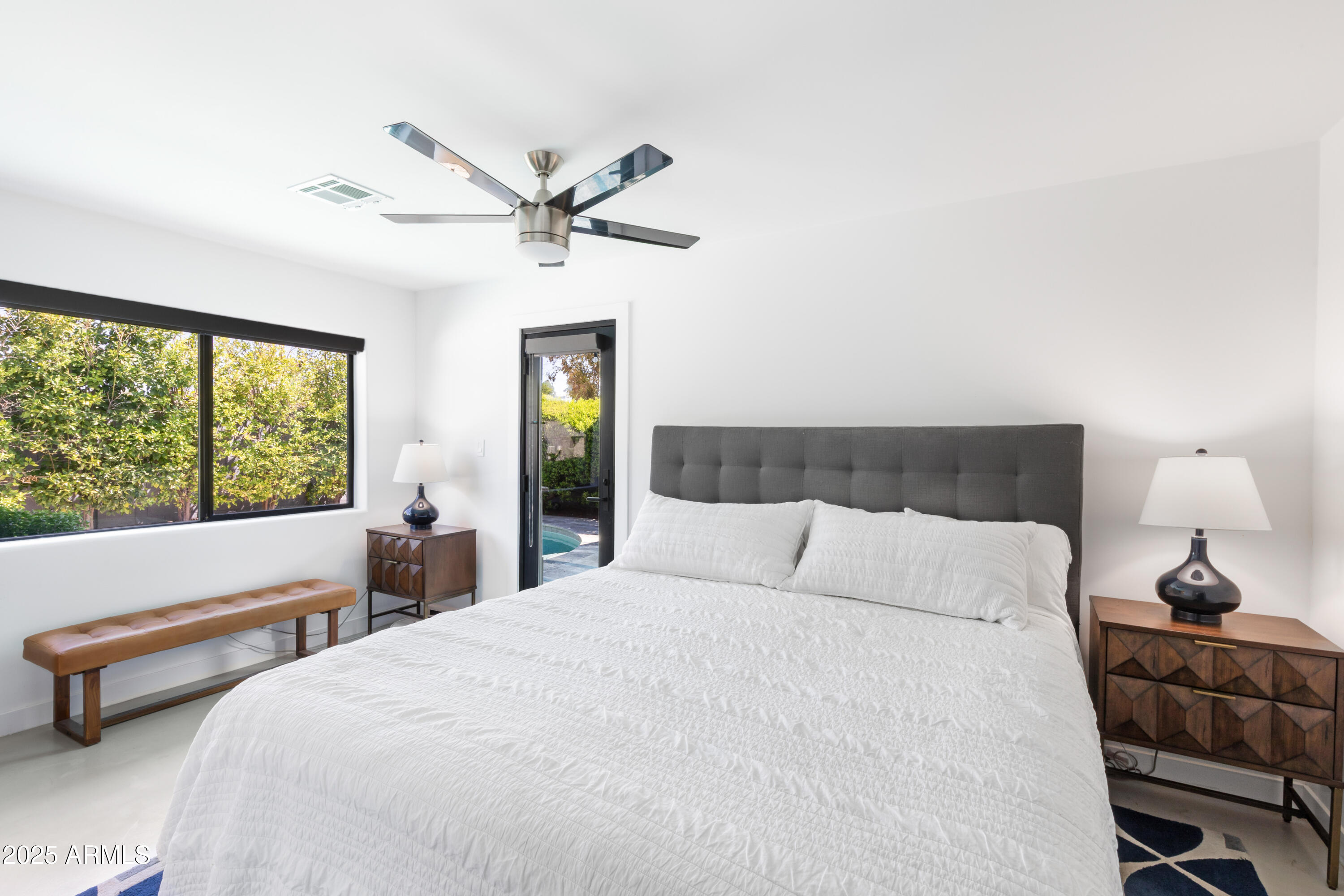 1218 E CLARENDON Avenue