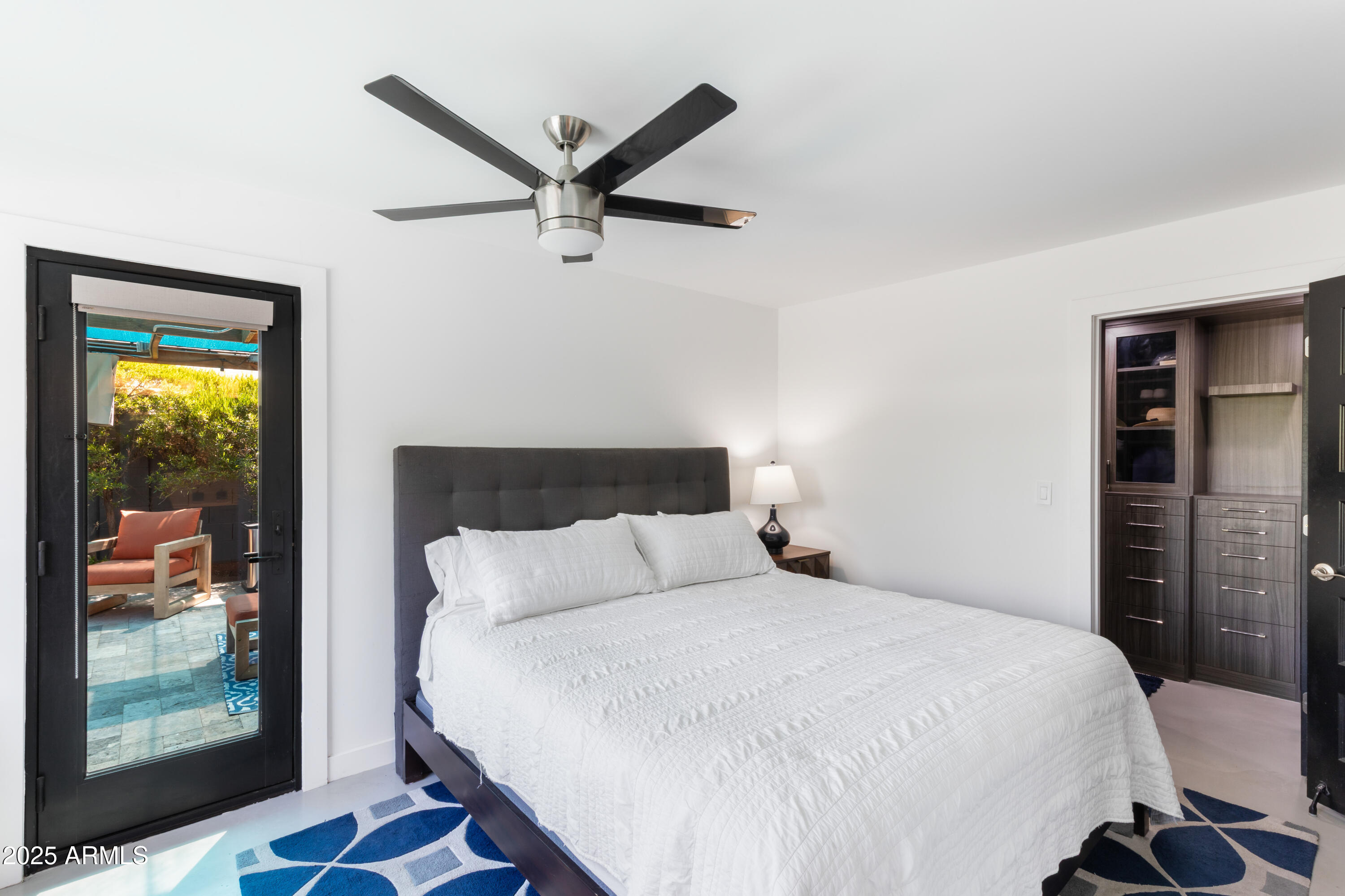 1218 E CLARENDON Avenue