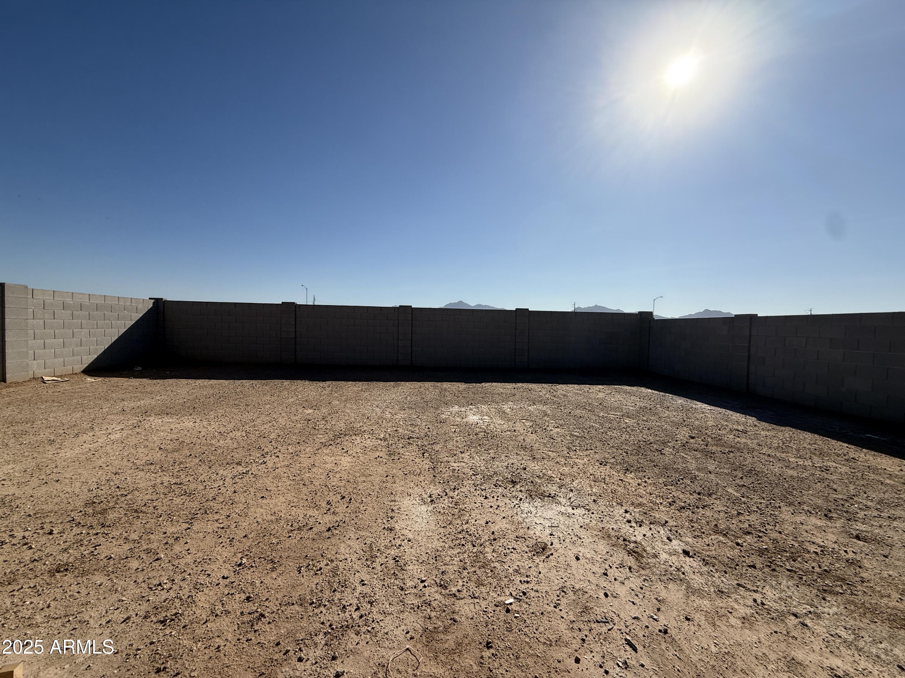 9619 W TAMARISK Avenue