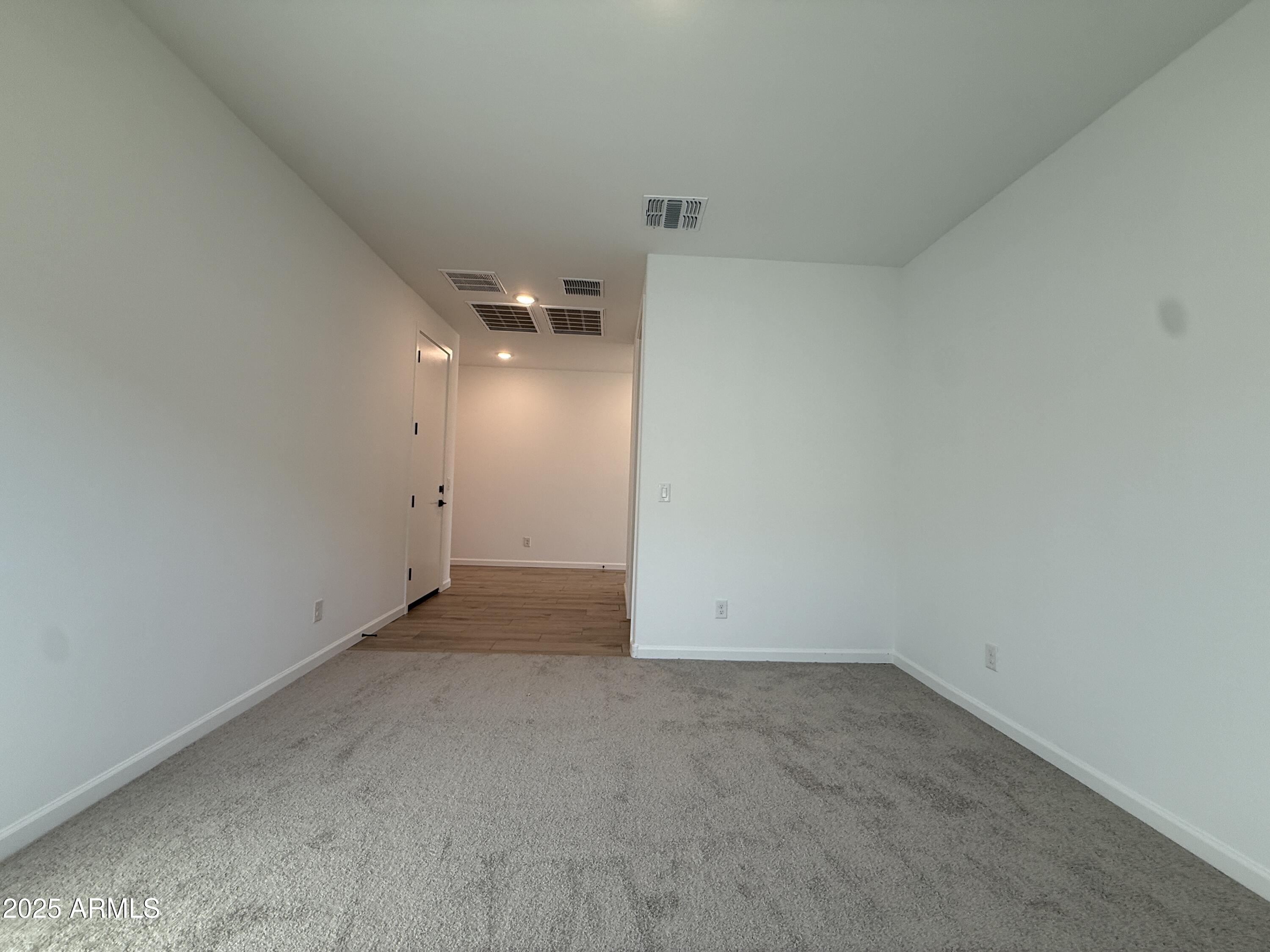 9619 W TAMARISK Avenue