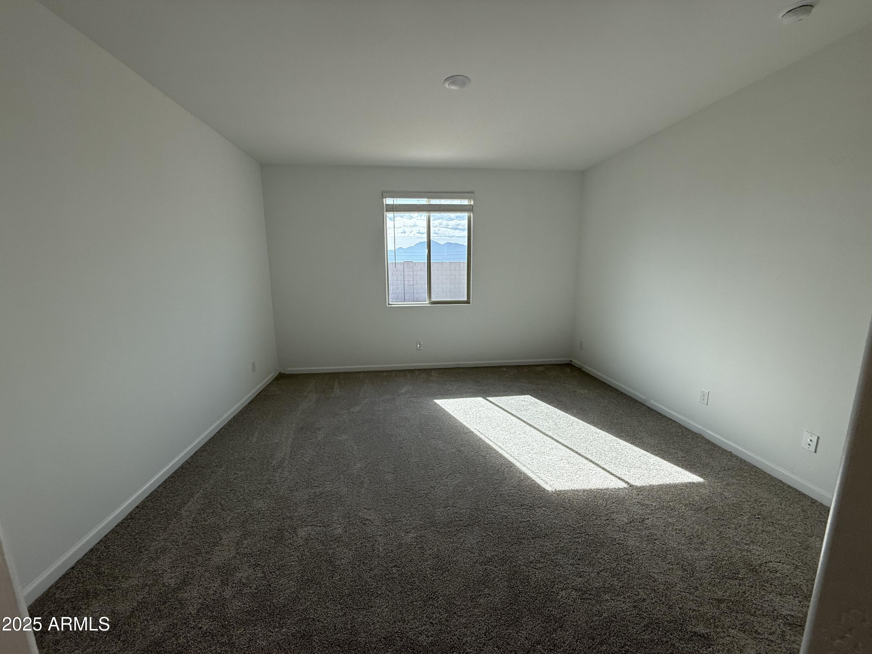 9619 W TAMARISK Avenue