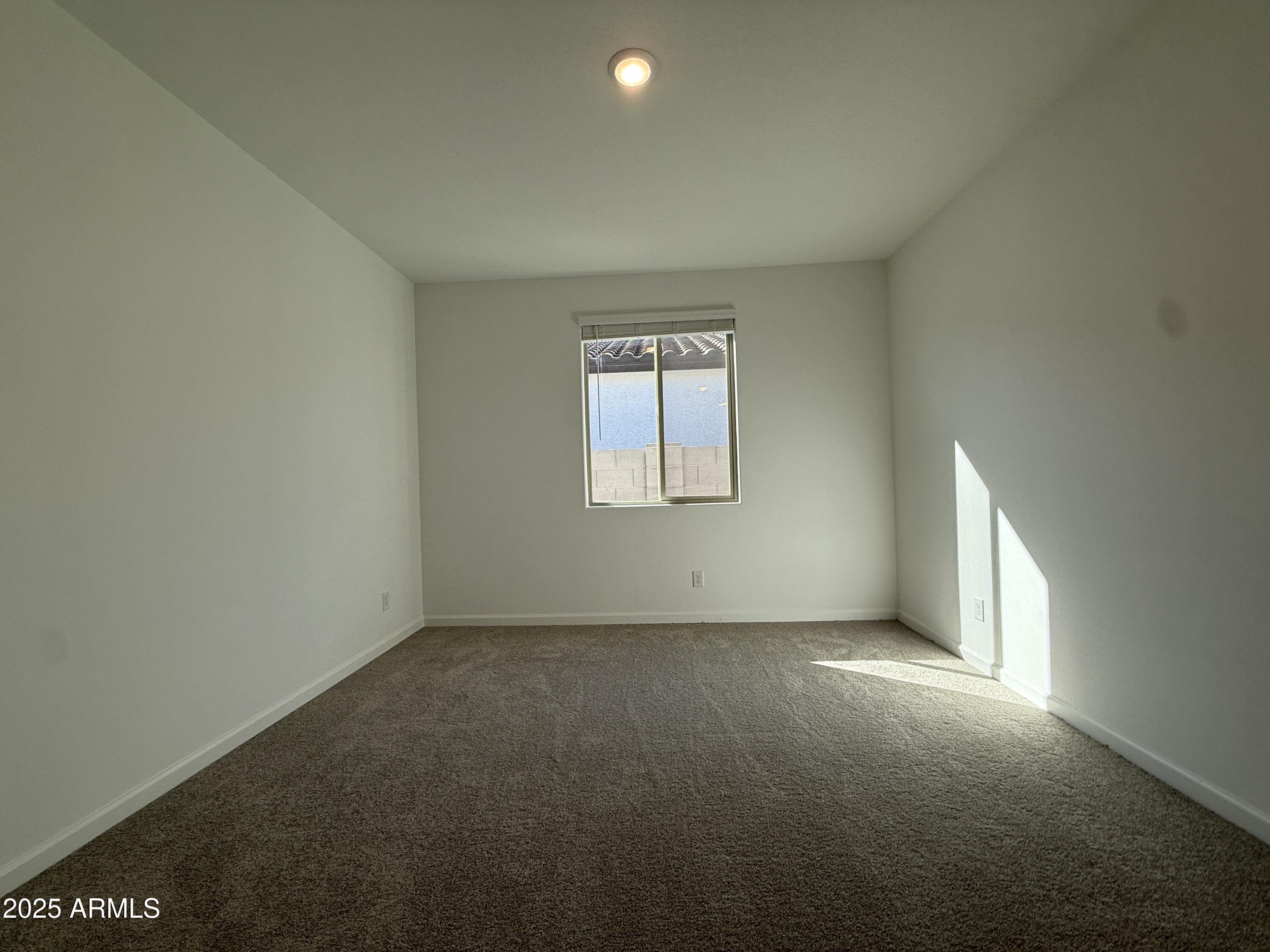 9619 W TAMARISK Avenue