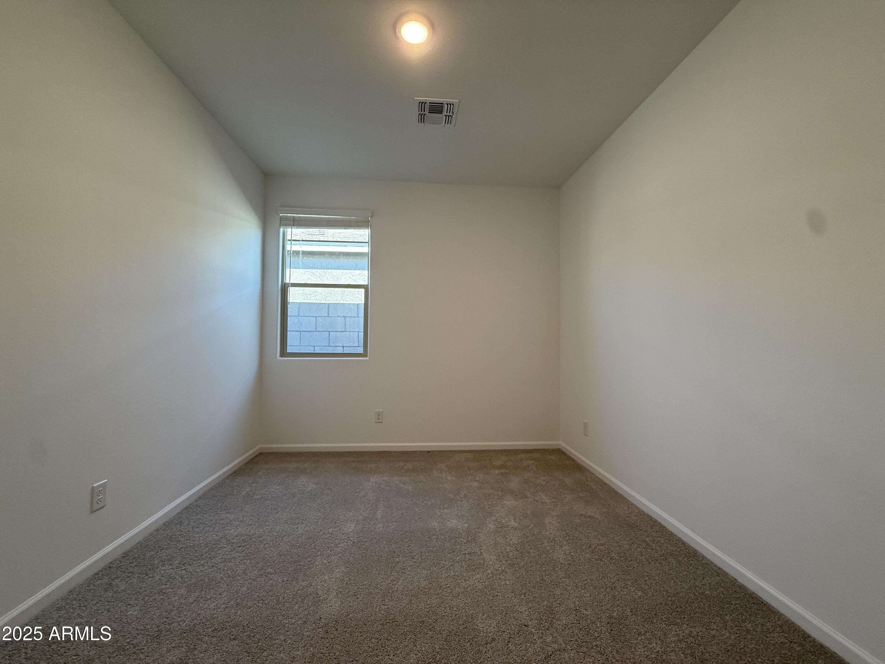 9619 W TAMARISK Avenue