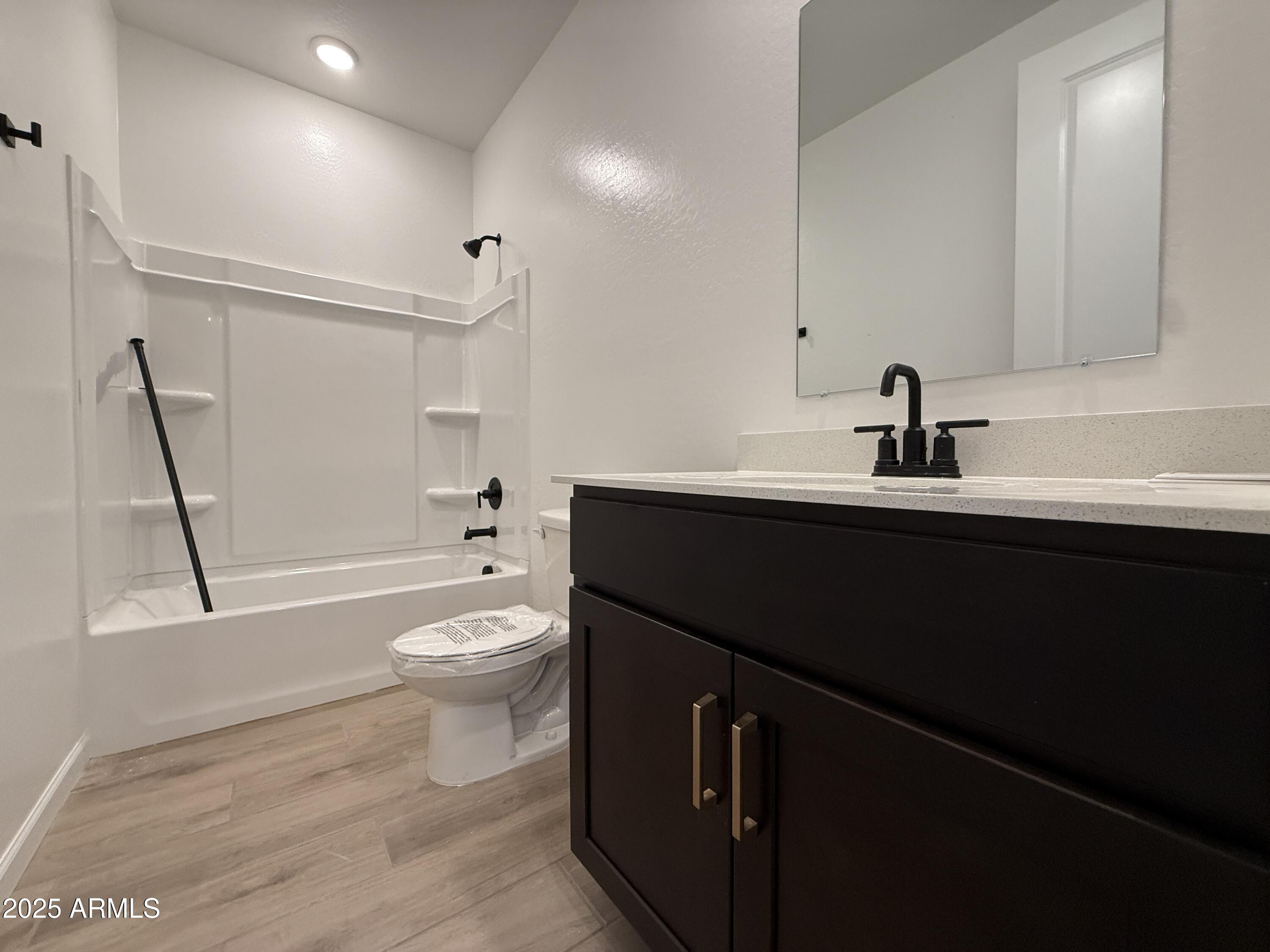 9619 W TAMARISK Avenue