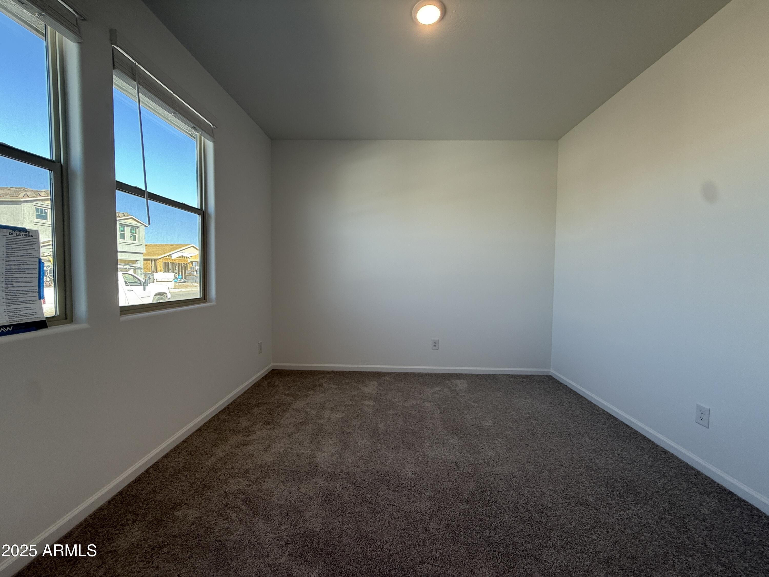 9619 W TAMARISK Avenue