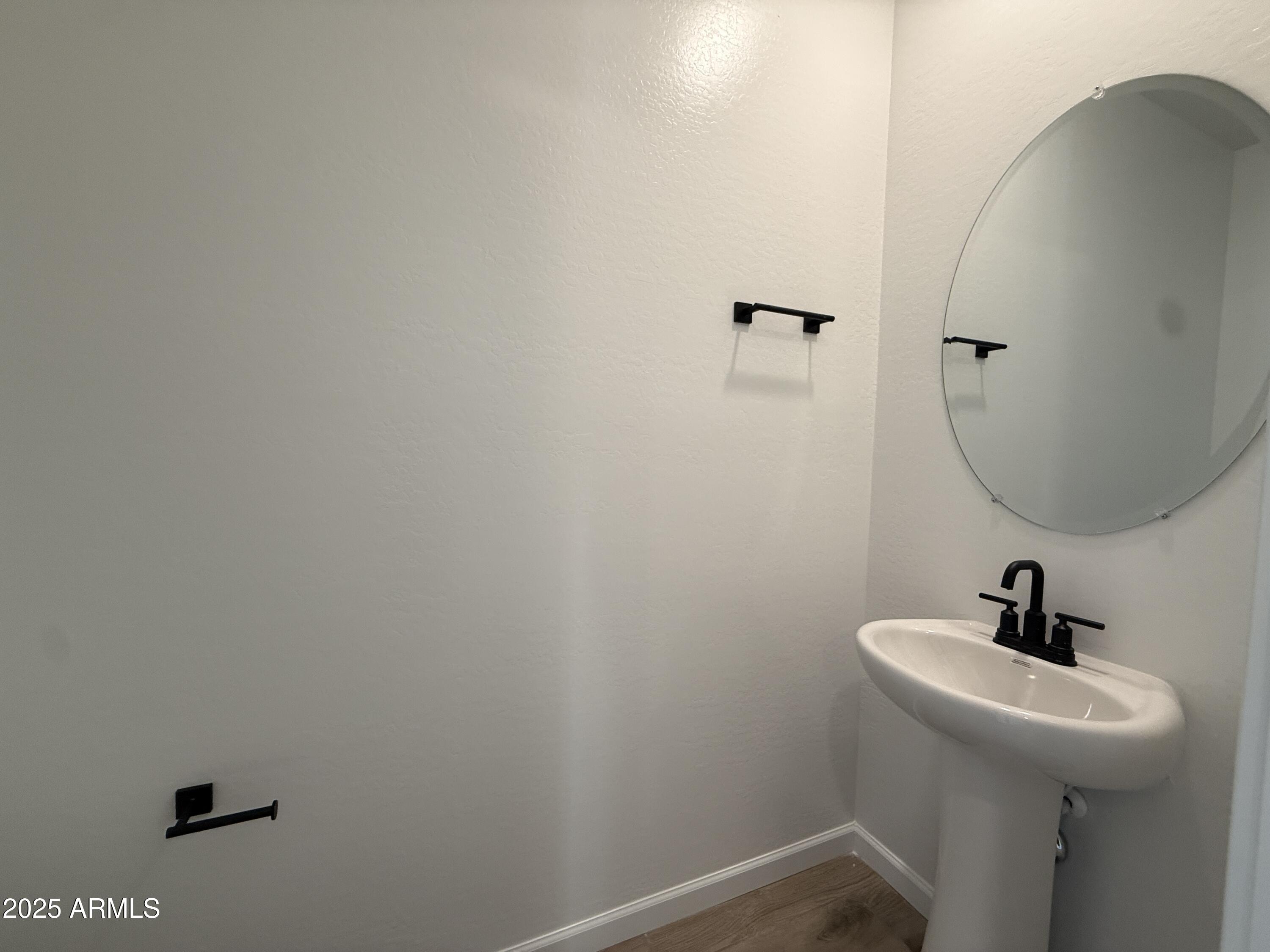 9619 W TAMARISK Avenue