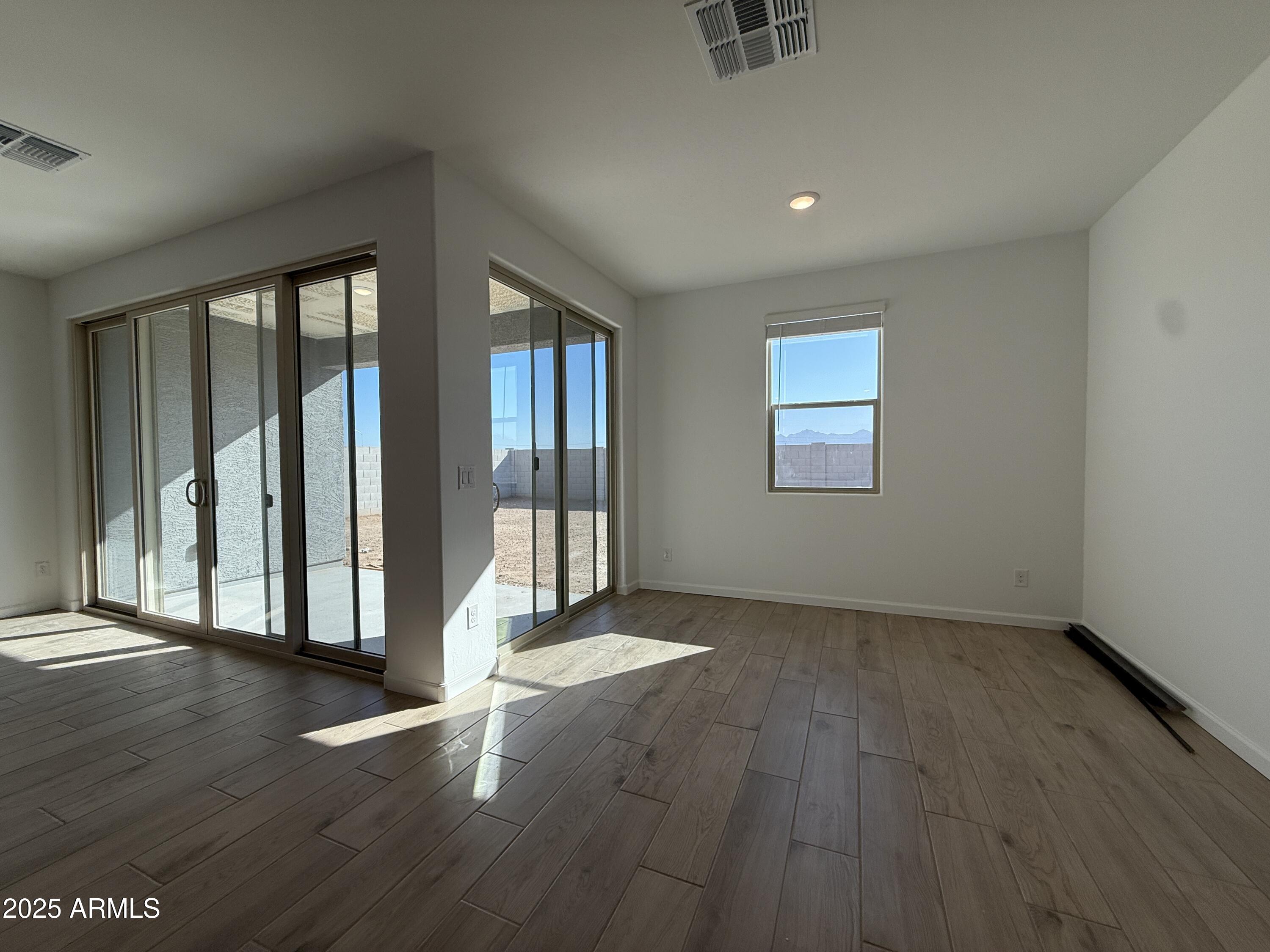 9619 W TAMARISK Avenue