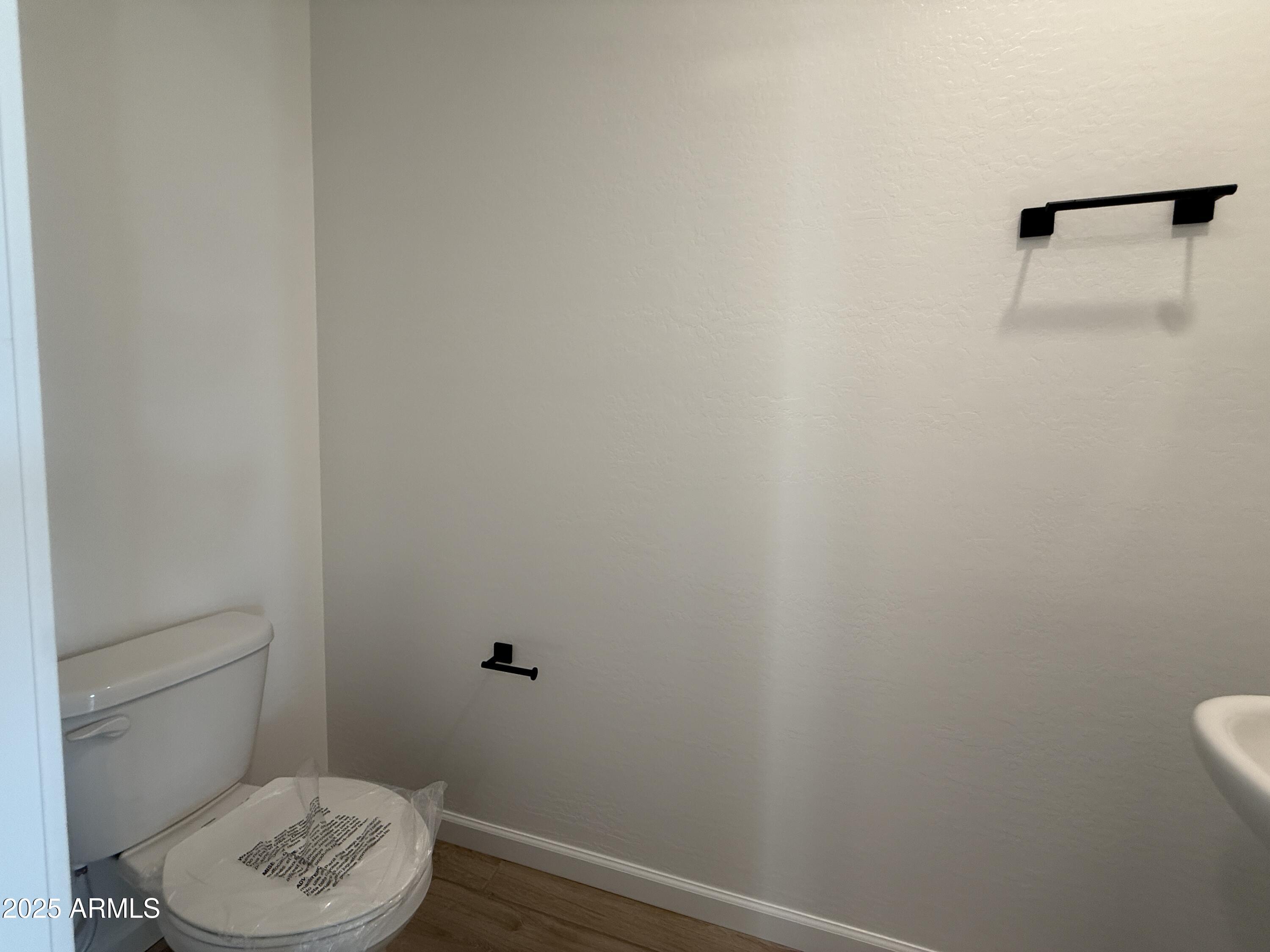 9619 W TAMARISK Avenue