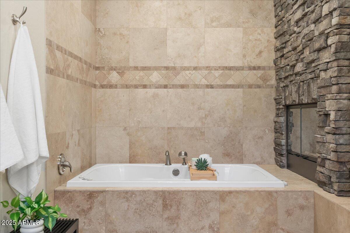 6522 E CALLE DEL MEDIA