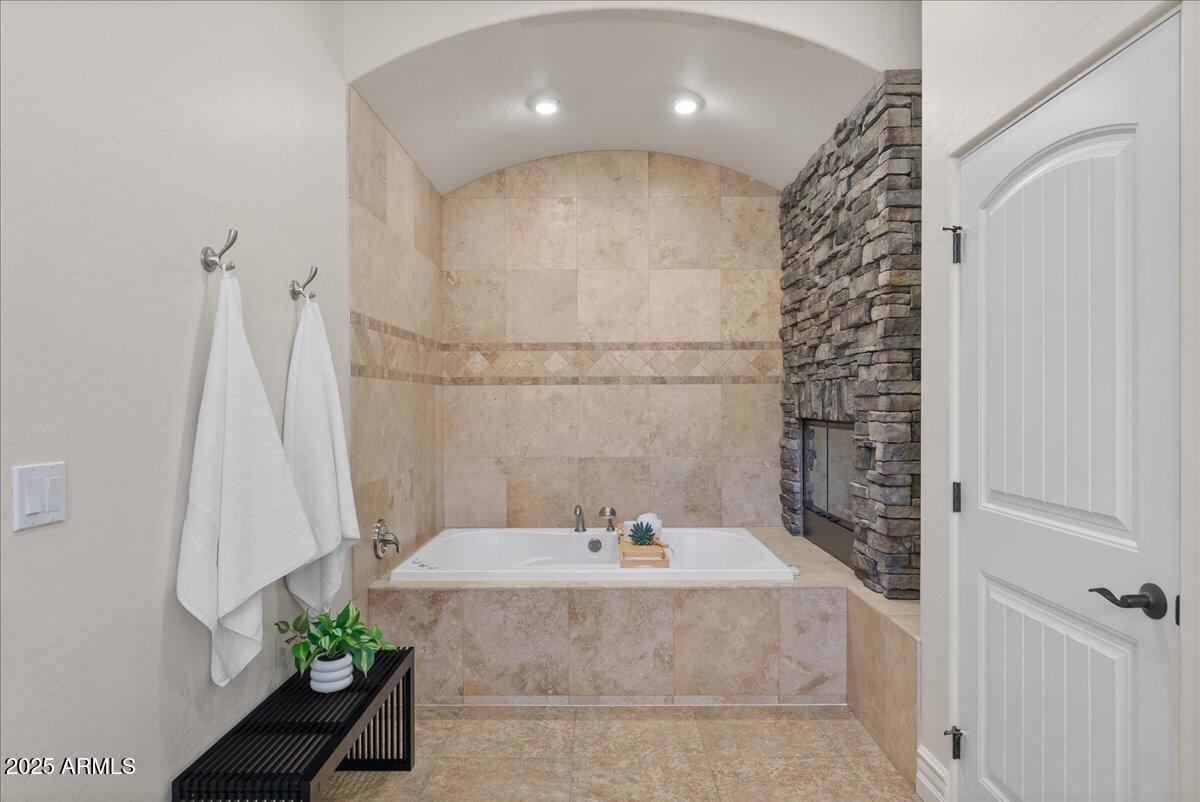 6522 E CALLE DEL MEDIA