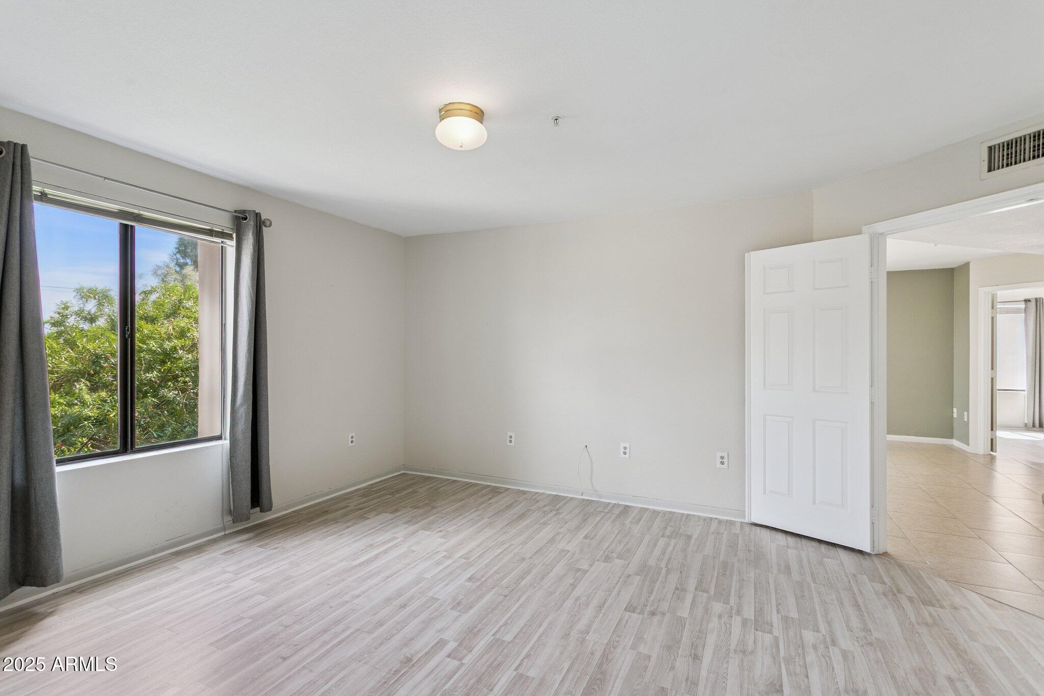 4200 N MILLER Road, 220